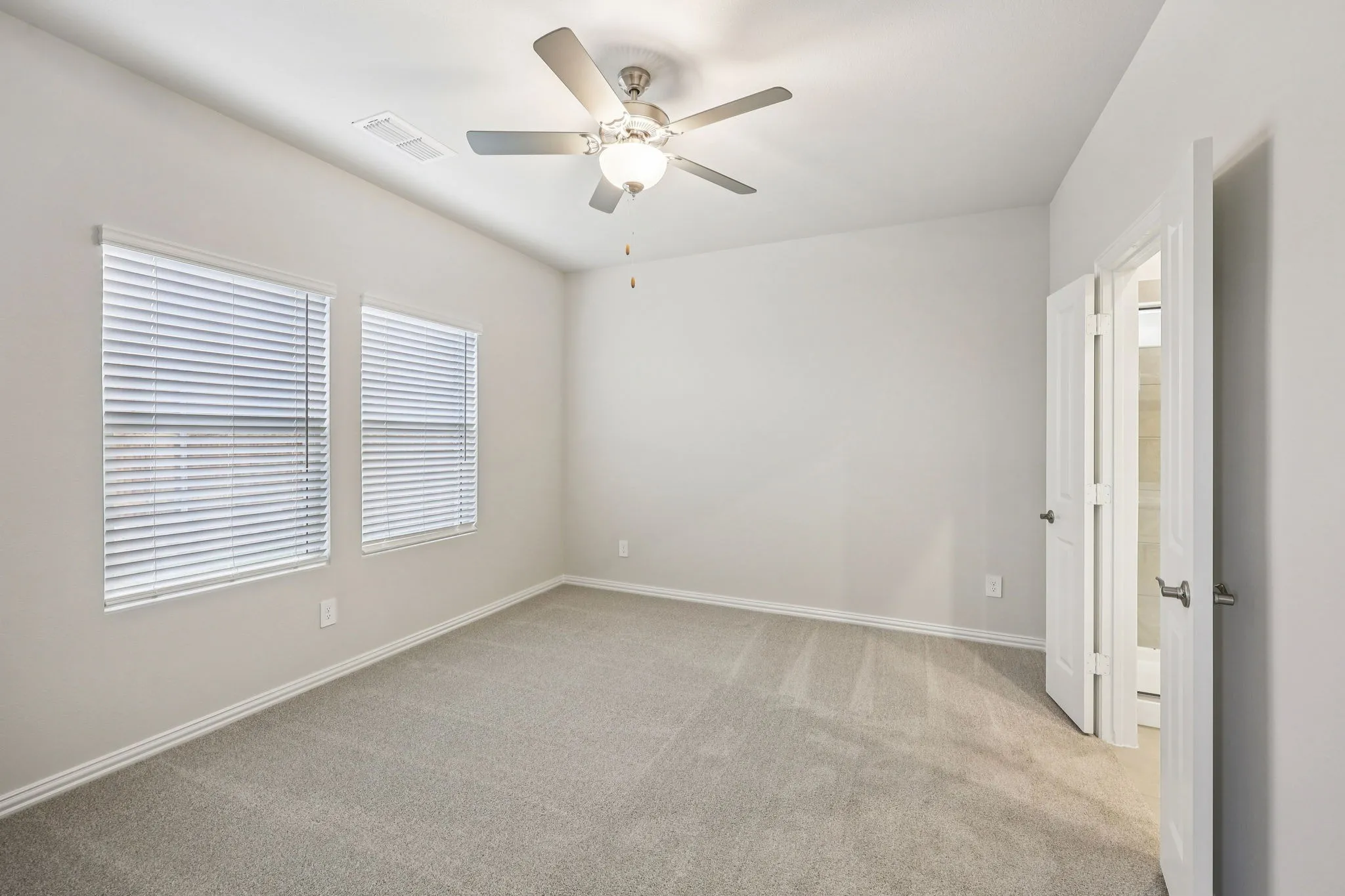  Photo is not of the actual home, but is an inspirational photo of builder’s model home and may depict options, furnishings, and/or decorator features that are not included.

