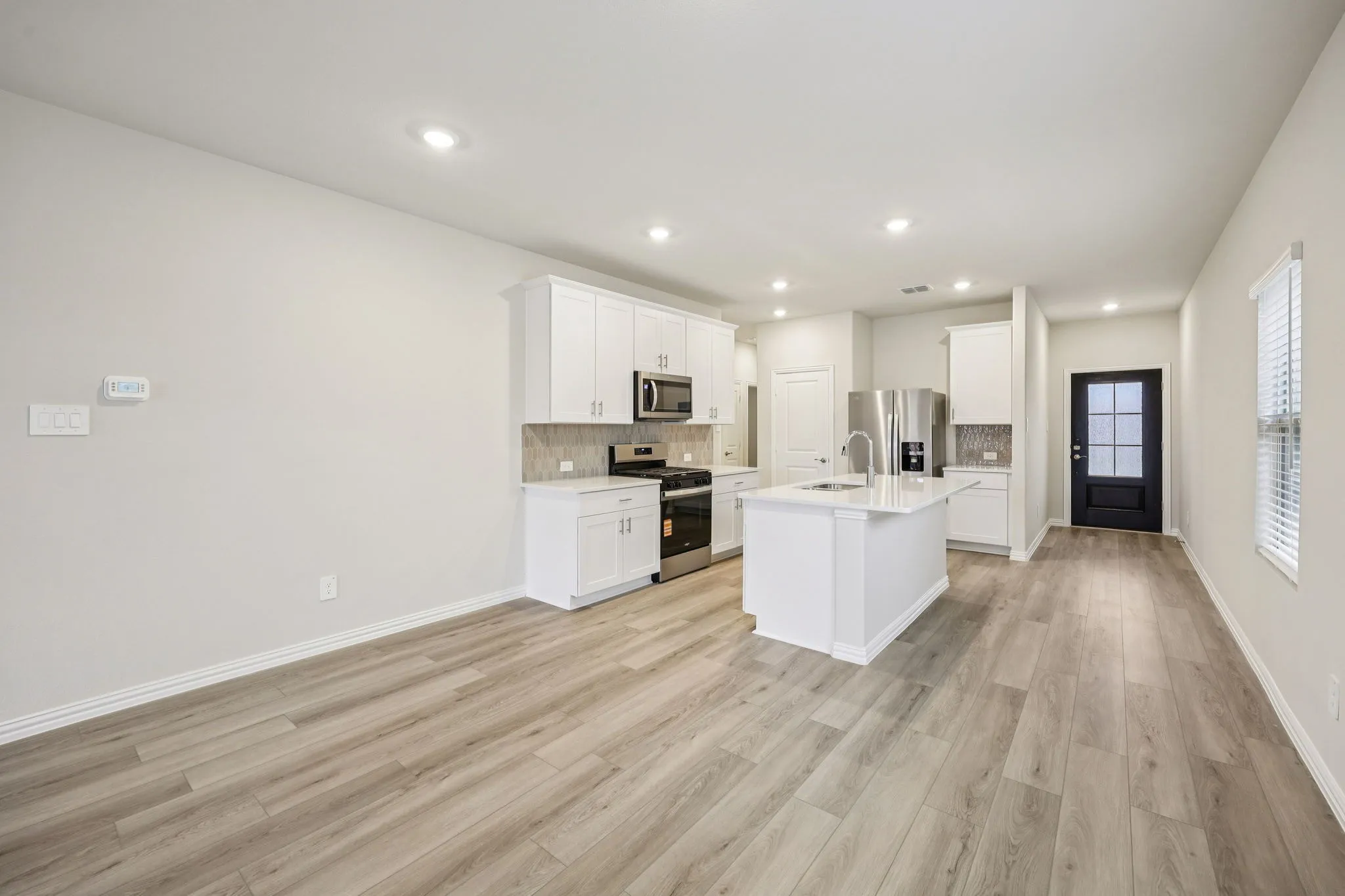  Photo is not of the actual home, but is an inspirational photo of builder’s model home and may depict options, furnishings, and/or decorator features that are not included.
