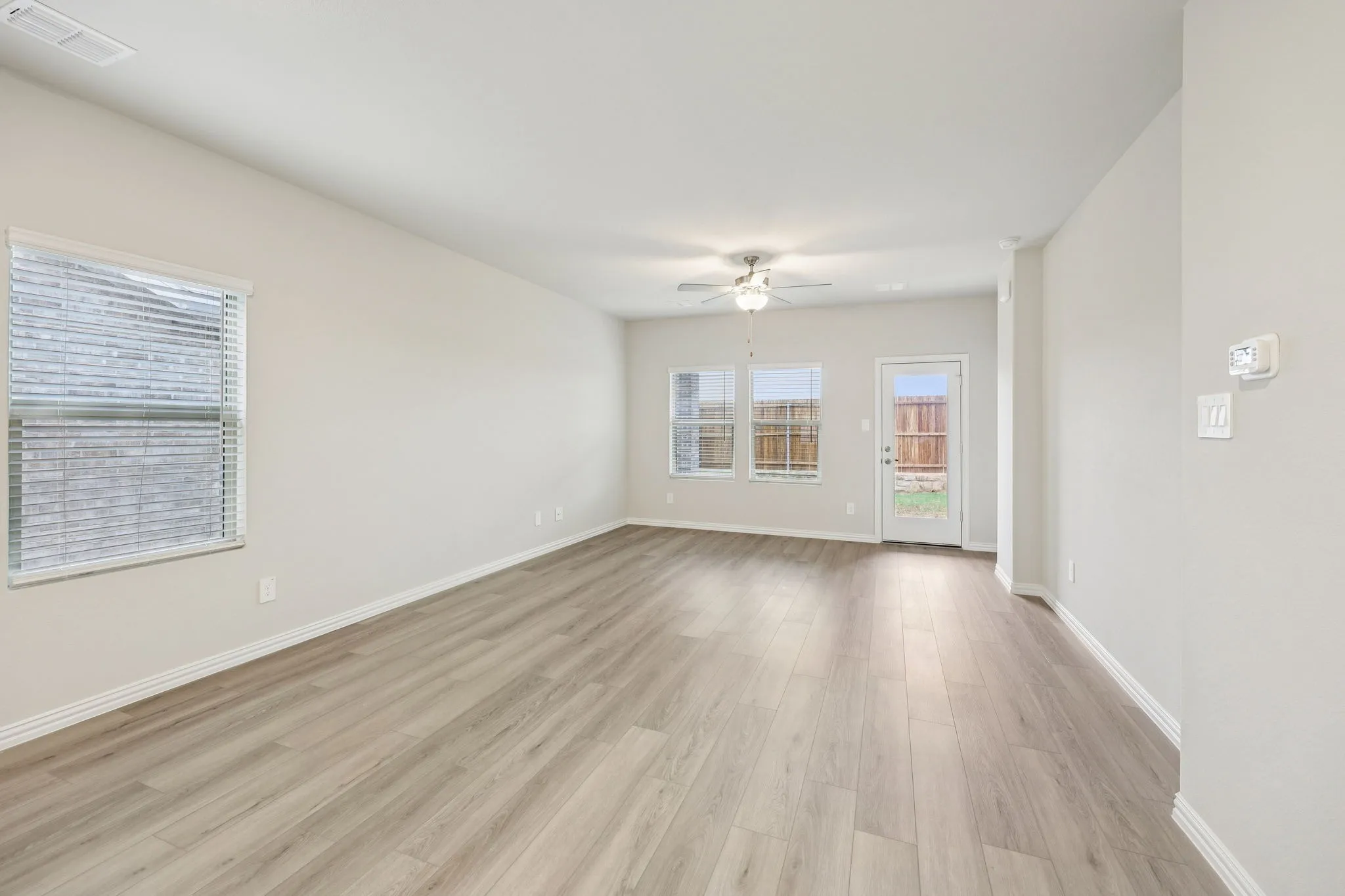  Photo is not of the actual home, but is an inspirational photo of builder’s model home and may depict options, furnishings, and/or decorator features that are not included.
