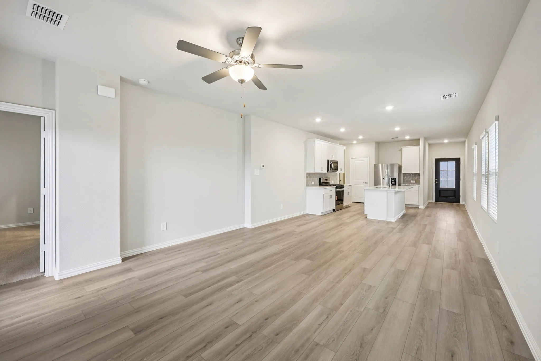  Photo is not of the actual home, but is an inspirational photo of builder’s model home and may depict options, furnishings, and/or decorator features that are not included.
