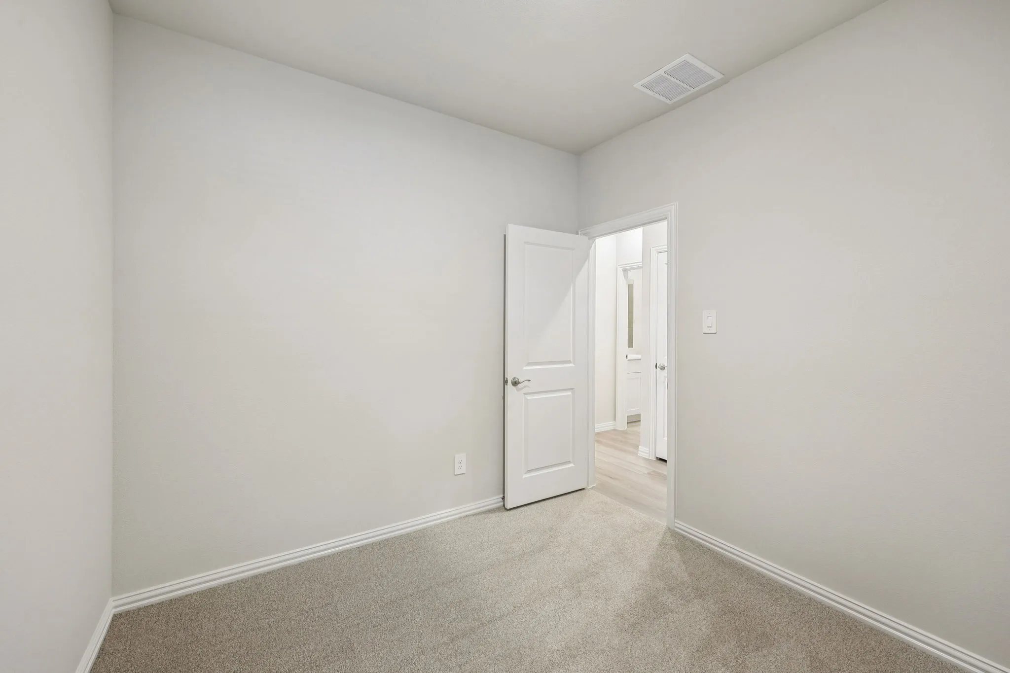  Photo is not of the actual home, but is an inspirational photo of builder’s model home and may depict options, furnishings, and/or decorator features that are not included.
