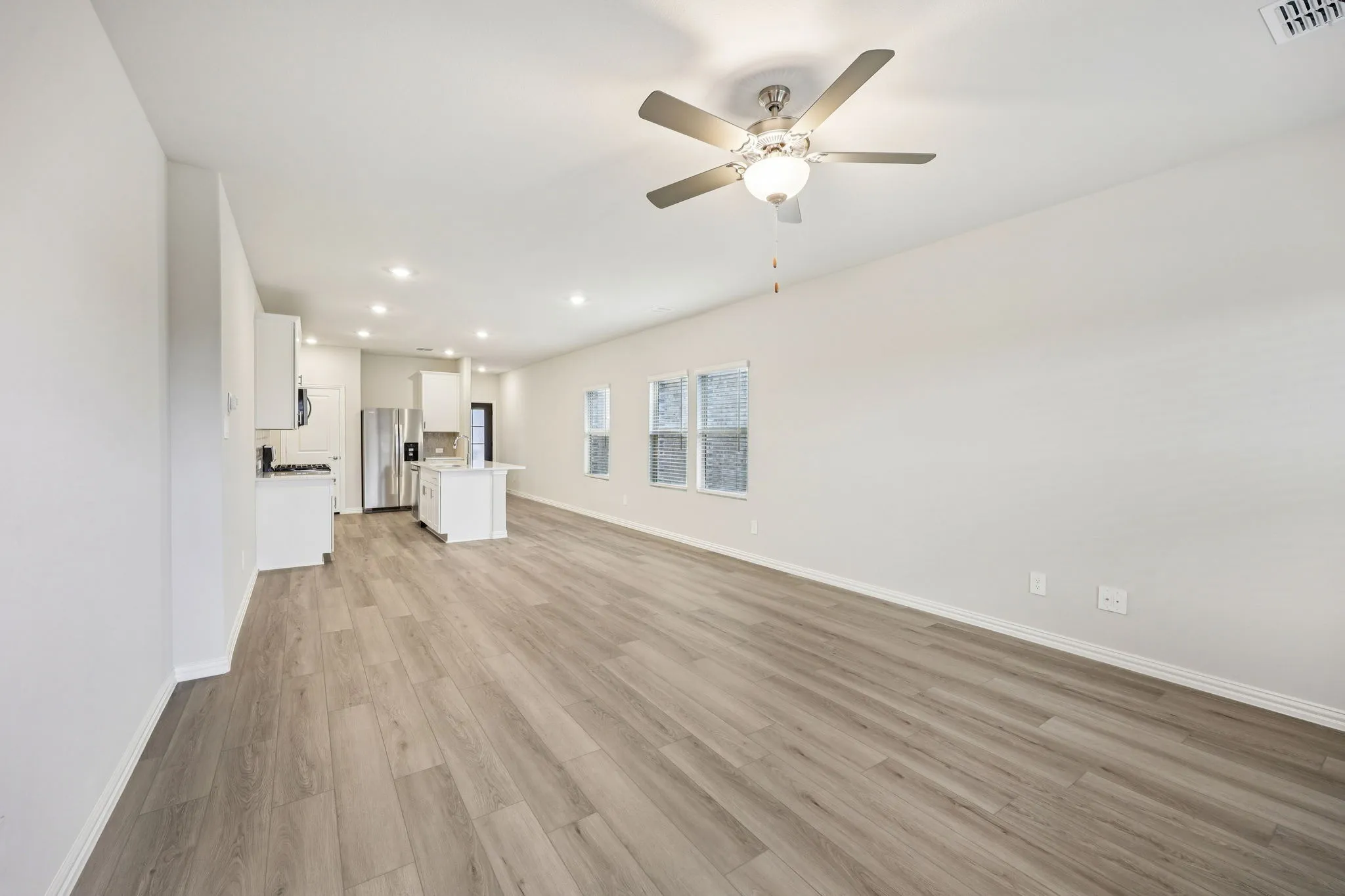  Photo is not of the actual home, but is an inspirational photo of builder’s model home and may depict options, furnishings, and/or decorator features that are not included.
