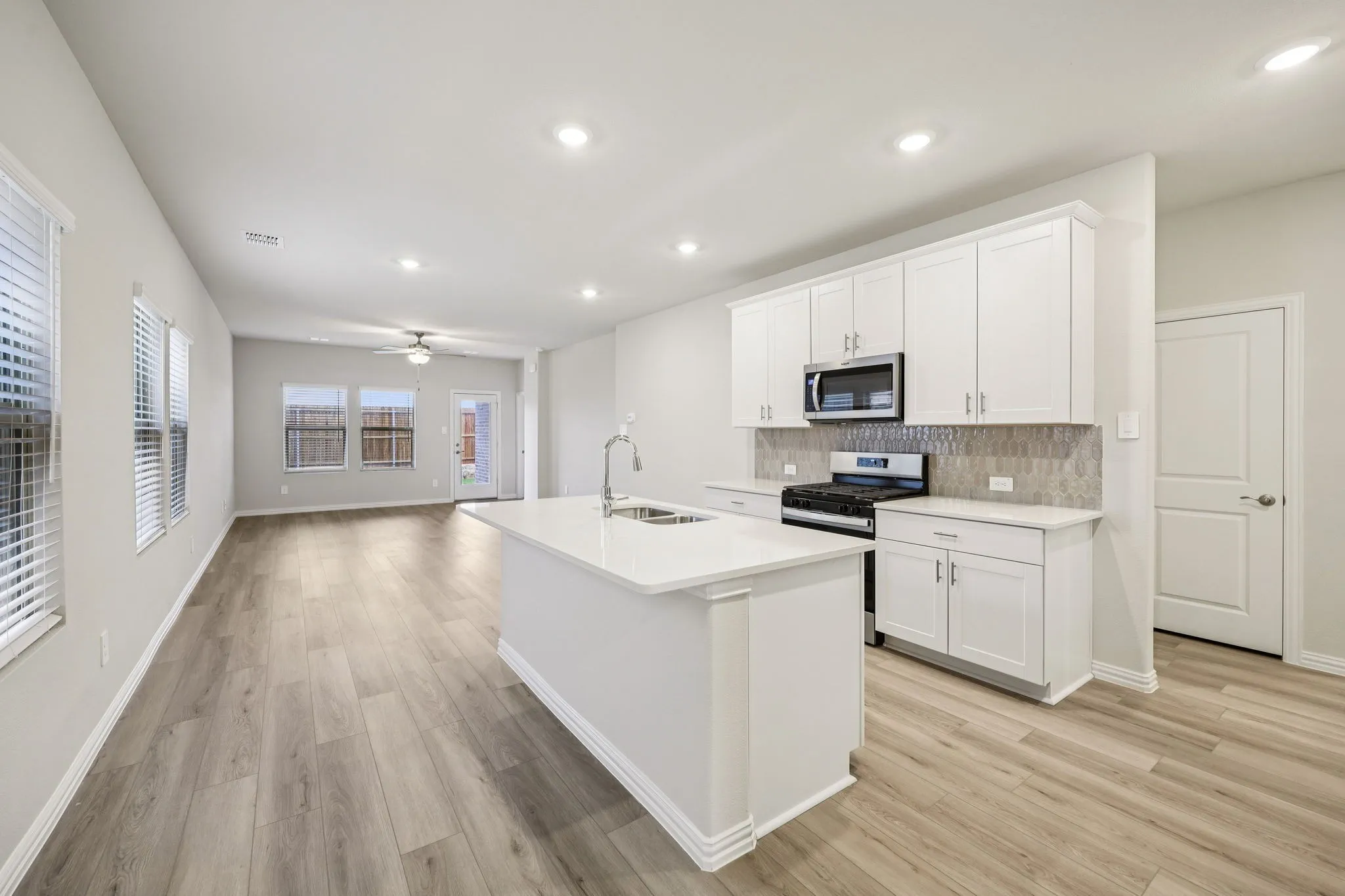  Photo is not of the actual home, but is an inspirational photo of builder’s model home and may depict options, furnishings, and/or decorator features that are not included.
