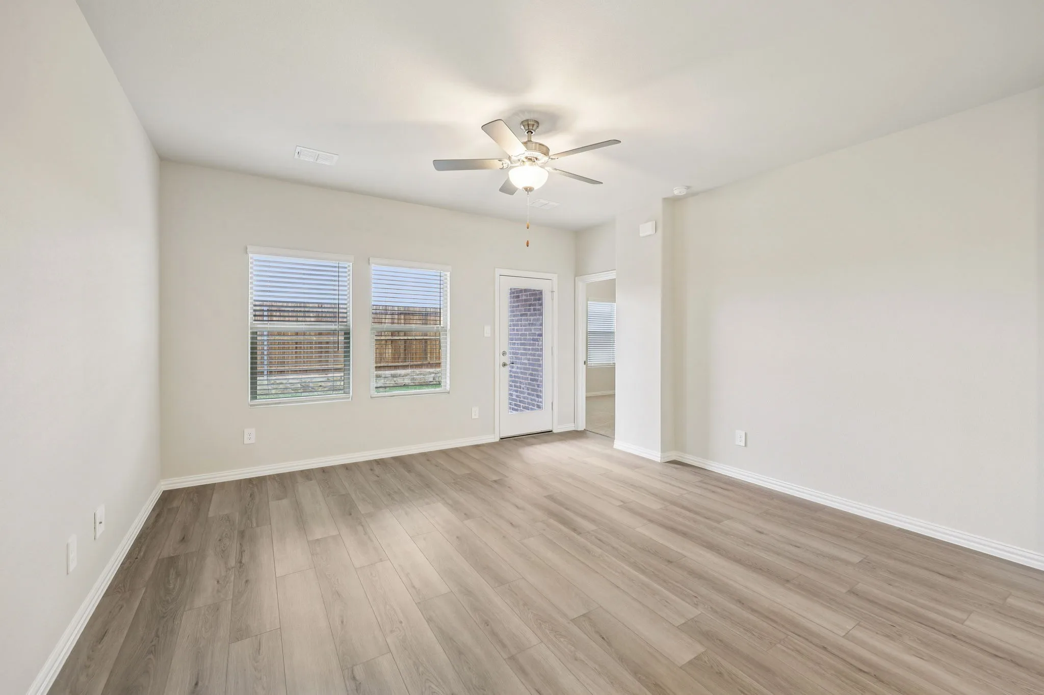  Photo is not of the actual home, but is an inspirational photo of builder’s model home and may depict options, furnishings, and/or decorator features that are not included.
