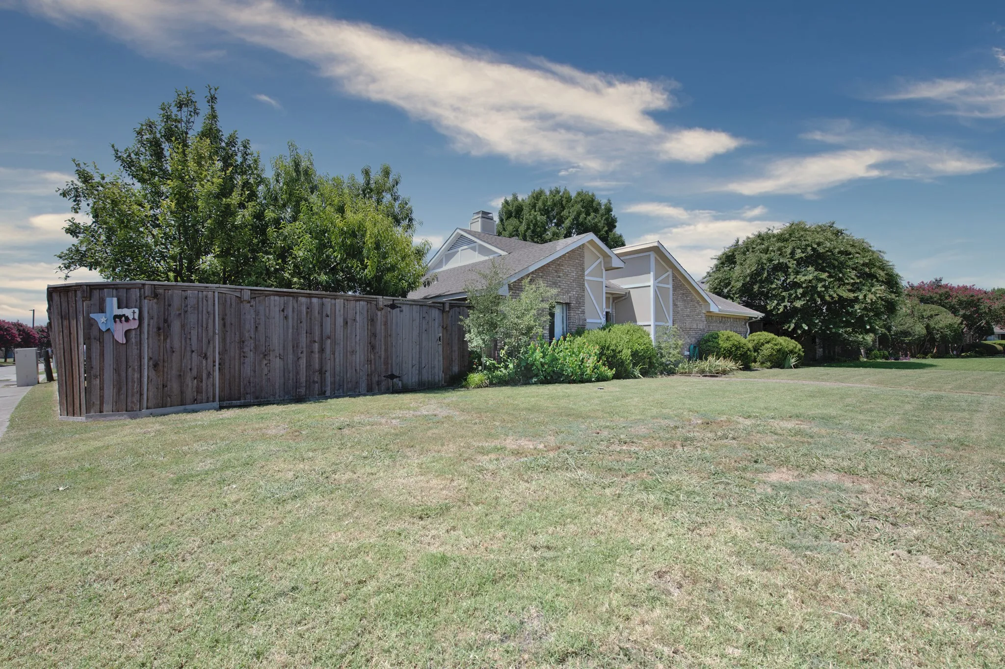 Single Family Residence For Sale in Collin County , 1214 Clearview Drive, Allen, Texas 75002, 3 Bedroom, 3 Bathroom, 2 Garage spaces, 1,836 Sqft, built in 1983, mls#21330978, Real Estate Agent in Allen, Homes For Sale in Collin county, Homes For Sale in Allen, Realtor in Allen Texas, Real Estate Brokerage Independent Realty Texas, Luminita Cordes Realtor