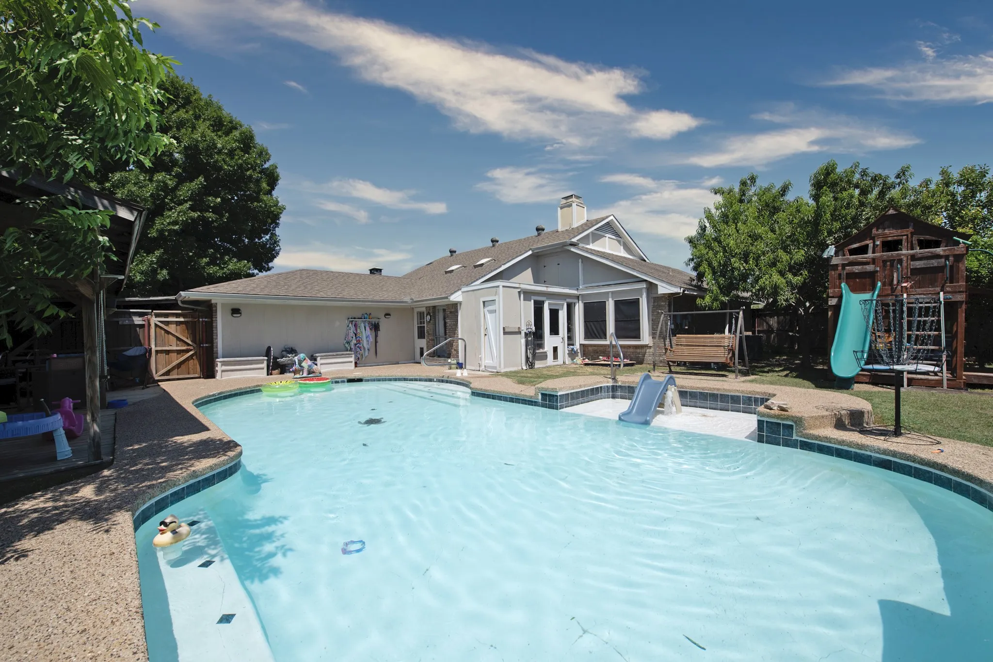 Single Family Residence For Sale in Collin County , 1214 Clearview Drive, Allen, Texas 75002, 3 Bedroom, 3 Bathroom, 2 Garage spaces, 1,836 Sqft, built in 1983, mls#21330978, Real Estate Agent in Allen, Homes For Sale in Collin county, Homes For Sale in Allen, Realtor in Allen Texas, Real Estate Brokerage Independent Realty Texas, Luminita Cordes Realtor