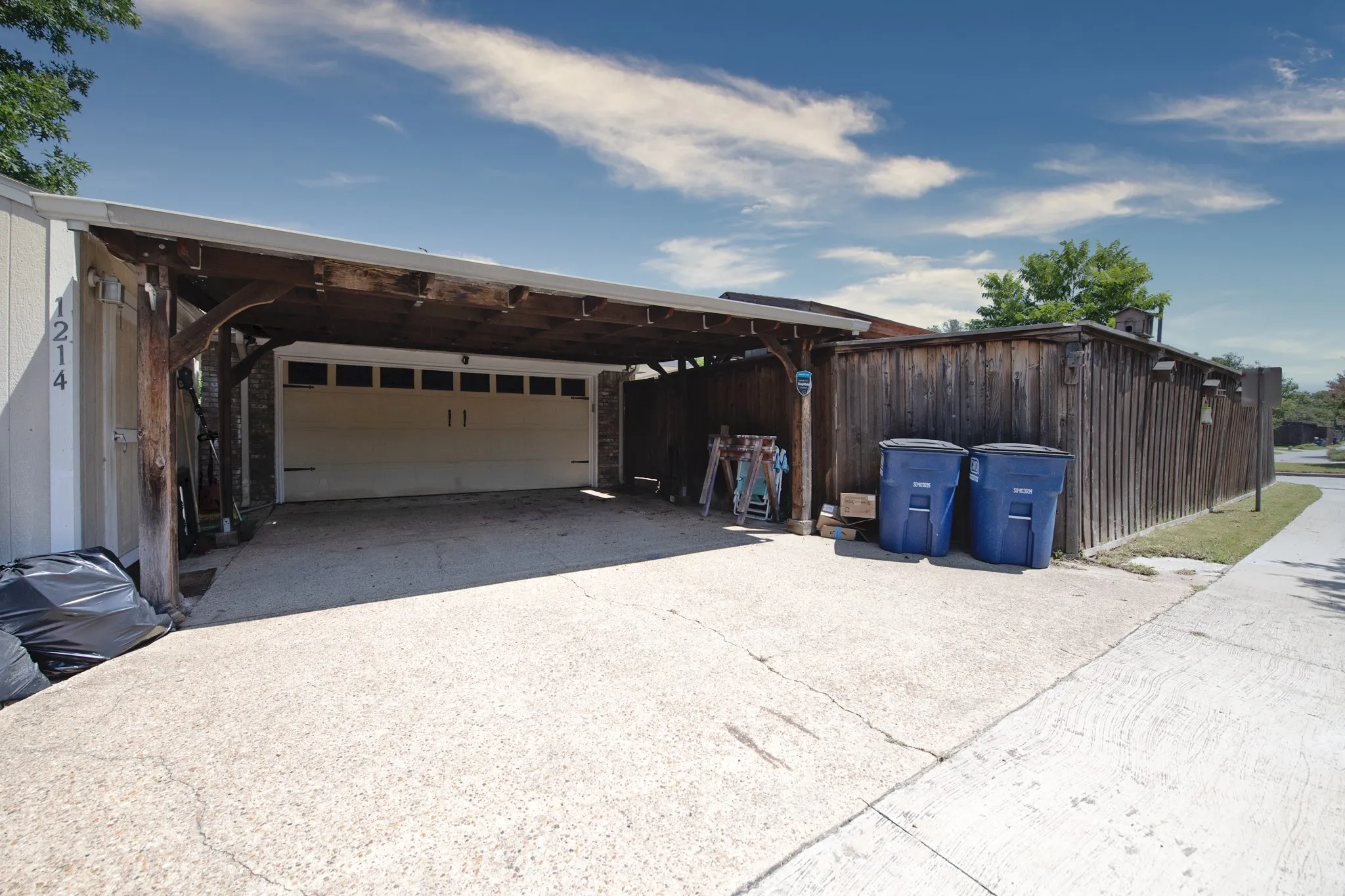 Single Family Residence For Sale in Collin County , 1214 Clearview Drive, Allen, Texas 75002, 3 Bedroom, 3 Bathroom, 2 Garage spaces, 1,836 Sqft, built in 1983, mls#21330978, Real Estate Agent in Allen, Homes For Sale in Collin county, Homes For Sale in Allen, Realtor in Allen Texas, Real Estate Brokerage Independent Realty Texas, Luminita Cordes Realtor