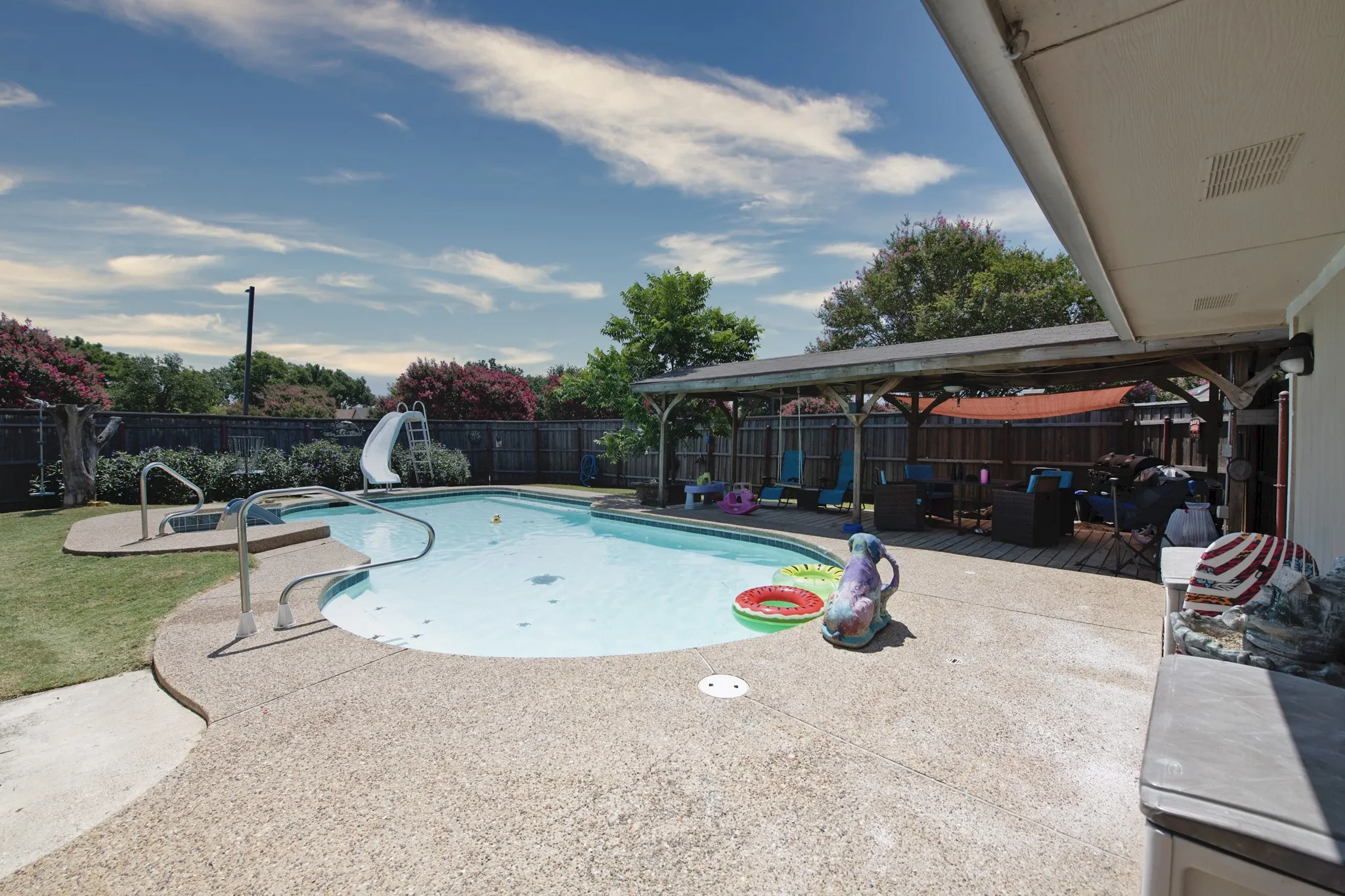Single Family Residence For Sale in Collin County , 1214 Clearview Drive, Allen, Texas 75002, 3 Bedroom, 3 Bathroom, 2 Garage spaces, 1,836 Sqft, built in 1983, mls#21330978, Real Estate Agent in Allen, Homes For Sale in Collin county, Homes For Sale in Allen, Realtor in Allen Texas, Real Estate Brokerage Independent Realty Texas, Luminita Cordes Realtor