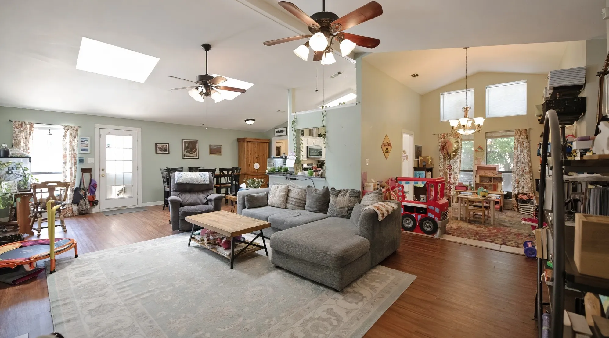 Single Family Residence For Sale in Collin County , 1214 Clearview Drive, Allen, Texas 75002, 3 Bedroom, 3 Bathroom, 2 Garage spaces, 1,836 Sqft, built in 1983, mls#21330978, Real Estate Agent in Allen, Homes For Sale in Collin county, Homes For Sale in Allen, Realtor in Allen Texas, Real Estate Brokerage Independent Realty Texas, Luminita Cordes Realtor