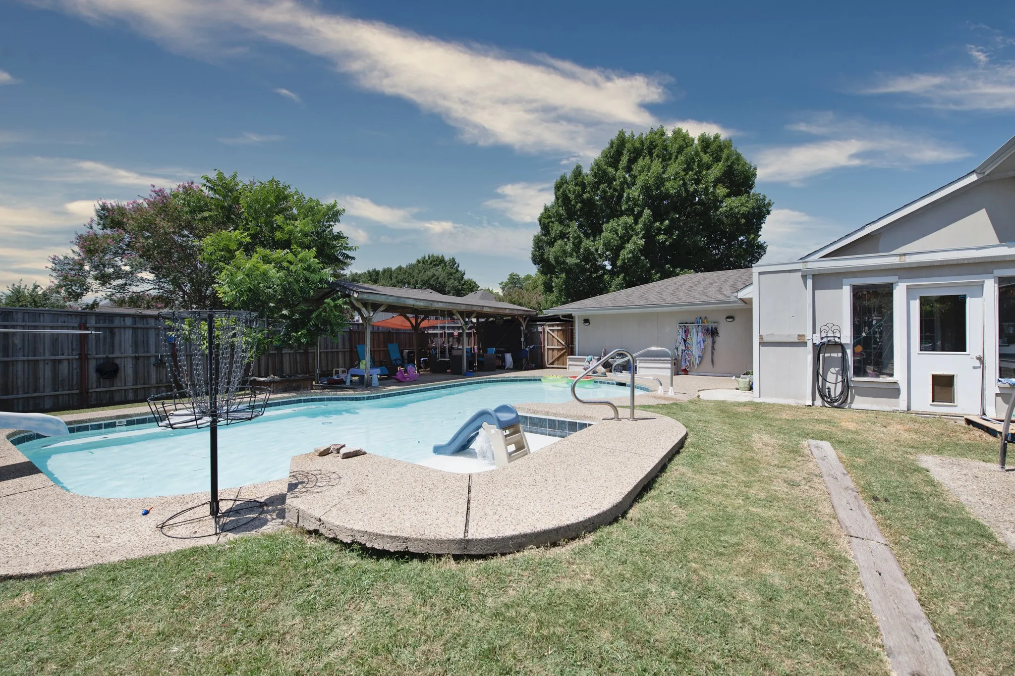 Single Family Residence For Sale in Collin County , 1214 Clearview Drive, Allen, Texas 75002, 3 Bedroom, 3 Bathroom, 2 Garage spaces, 1,836 Sqft, built in 1983, mls#21330978, Real Estate Agent in Allen, Homes For Sale in Collin county, Homes For Sale in Allen, Realtor in Allen Texas, Real Estate Brokerage Independent Realty Texas, Luminita Cordes Realtor
