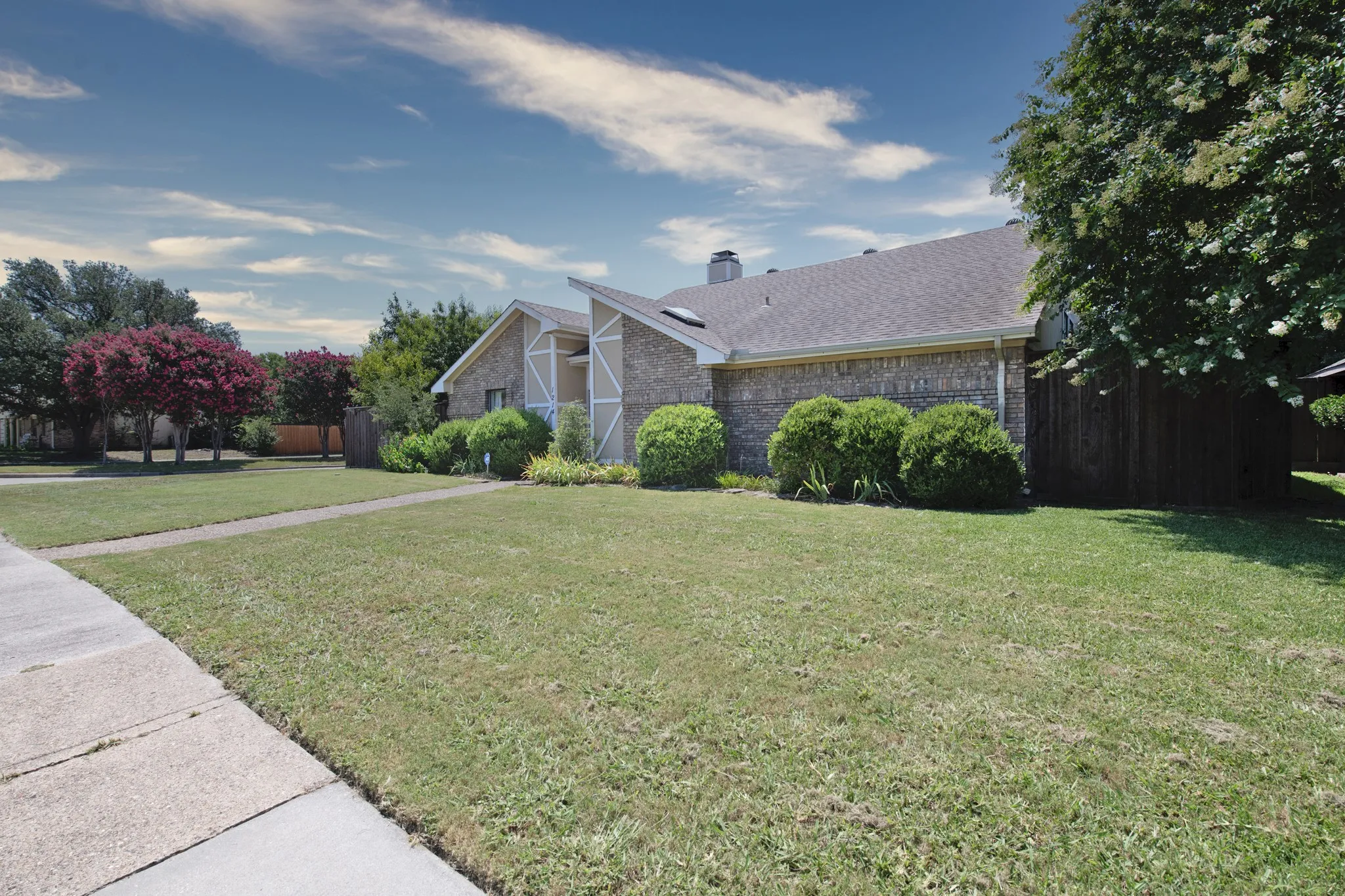 Single Family Residence For Sale in Collin County , 1214 Clearview Drive, Allen, Texas 75002, 3 Bedroom, 3 Bathroom, 2 Garage spaces, 1,836 Sqft, built in 1983, mls#21330978, Real Estate Agent in Allen, Homes For Sale in Collin county, Homes For Sale in Allen, Realtor in Allen Texas, Real Estate Brokerage Independent Realty Texas, Luminita Cordes Realtor