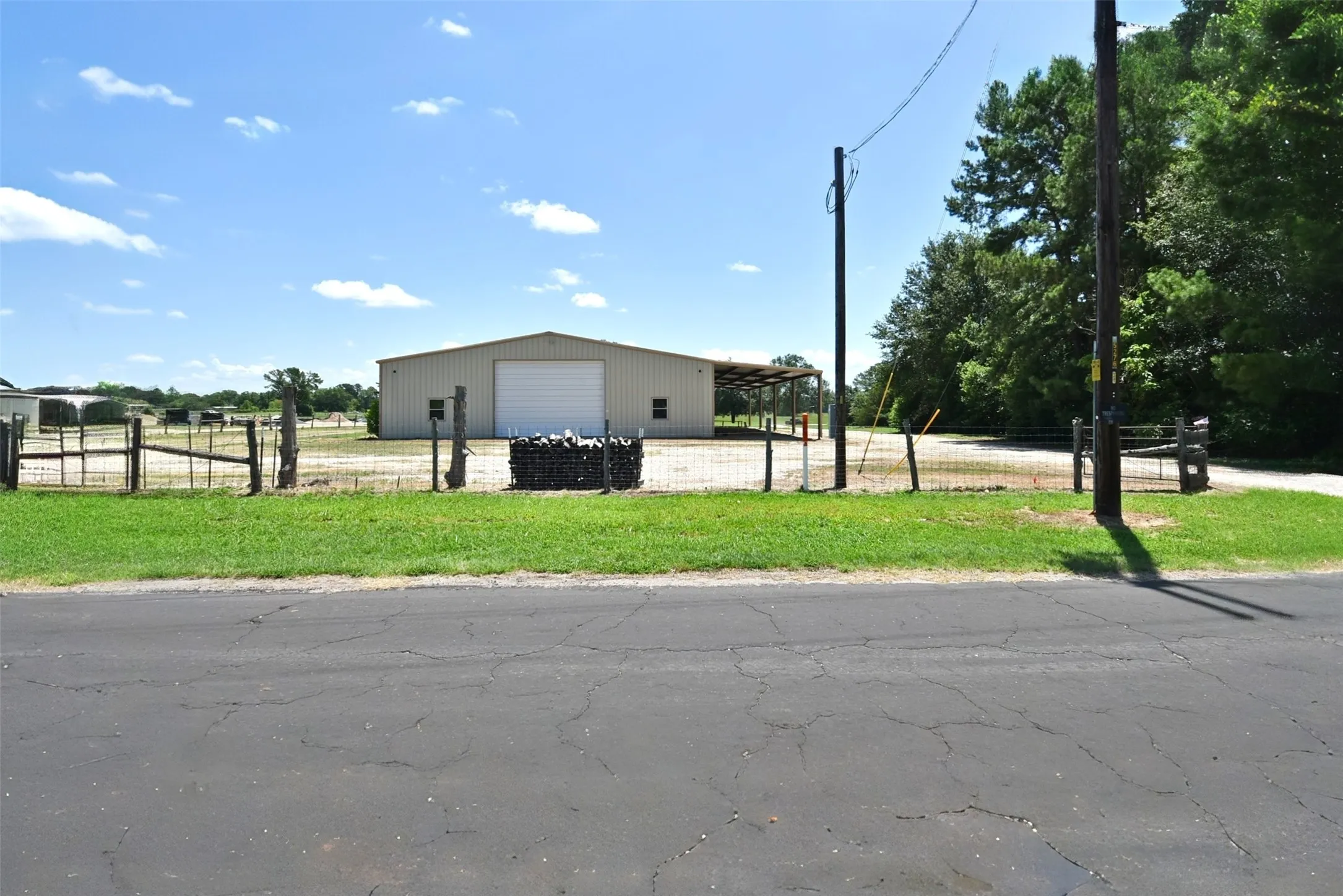 Industrial For Sale in Wood County , 187 County Road 3230, Quitman, Texas 75783, 0, 0, Garage spaces, 6,000 Sqft, built in 2022, Price $425,000, mls#21328646, Real Estate Agent in Quitman, Homes For Sale in Wood county, Homes For Sale in Quitman, Realtor in Quitman Texas, Real Estate Brokerage Independent Realty Texas, Luminita Cordes Realtor