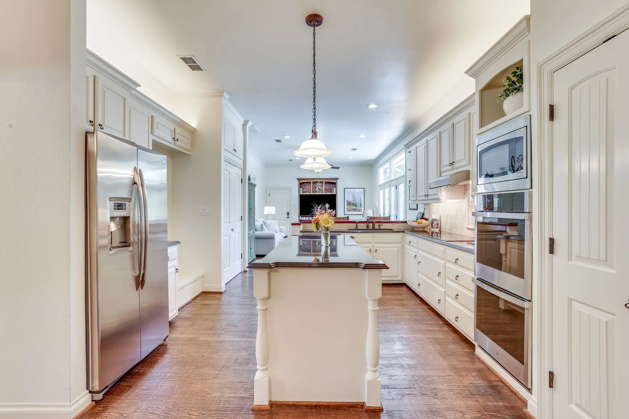 Single Family Residence For Sale in Parker County , 4600 E Bankhead Highway, Hudson Oaks, Texas 76087, 5 Bedroom, 6 Bathroom, 5 Garage spaces, 4,003 Sqft, built in 1986, mls#21330702, Real Estate Agent in Hudson Oaks, Homes For Sale in Parker county, Homes For Sale in Hudson Oaks, Realtor in Hudson Oaks Texas, Real Estate Brokerage Independent Realty Texas, Luminita Cordes Realtor