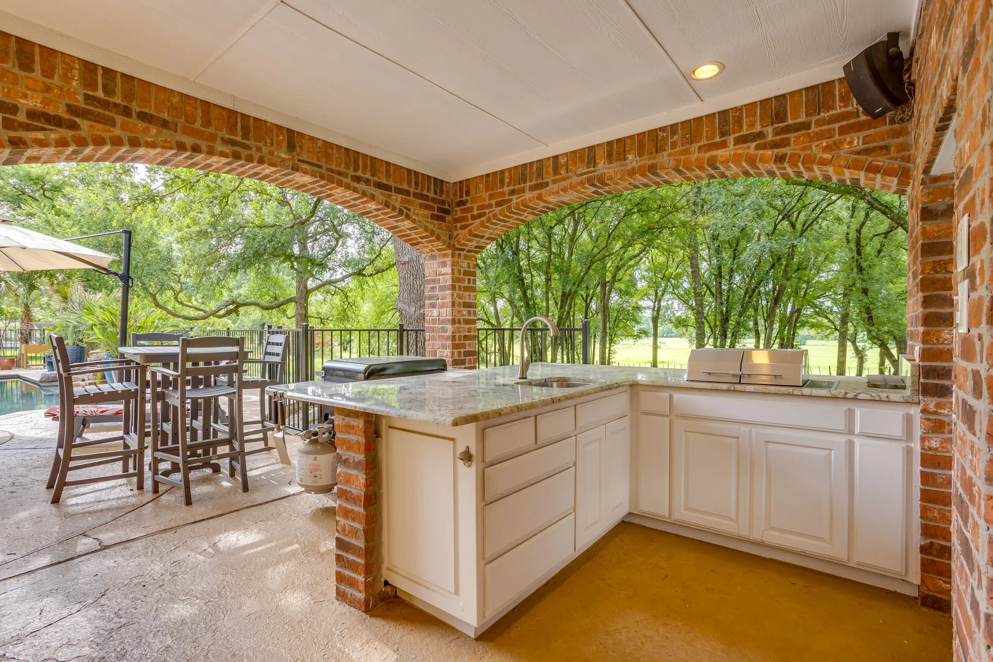 Single Family Residence For Sale in Parker County , 4600 E Bankhead Highway, Hudson Oaks, Texas 76087, 5 Bedroom, 6 Bathroom, 5 Garage spaces, 4,003 Sqft, built in 1986, mls#21330702, Real Estate Agent in Hudson Oaks, Homes For Sale in Parker county, Homes For Sale in Hudson Oaks, Realtor in Hudson Oaks Texas, Real Estate Brokerage Independent Realty Texas, Luminita Cordes Realtor