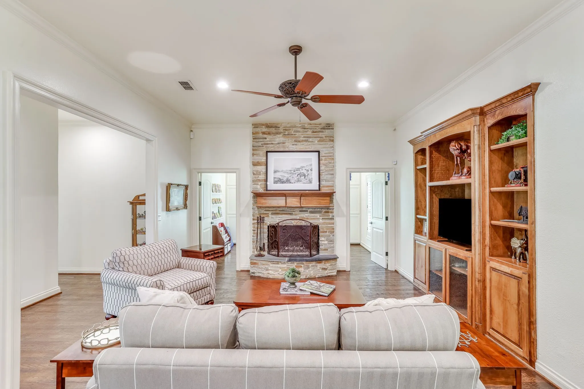 Single Family Residence For Sale in Parker County , 4600 E Bankhead Highway, Hudson Oaks, Texas 76087, 5 Bedroom, 6 Bathroom, 5 Garage spaces, 4,003 Sqft, built in 1986, mls#21330702, Real Estate Agent in Hudson Oaks, Homes For Sale in Parker county, Homes For Sale in Hudson Oaks, Realtor in Hudson Oaks Texas, Real Estate Brokerage Independent Realty Texas, Luminita Cordes Realtor