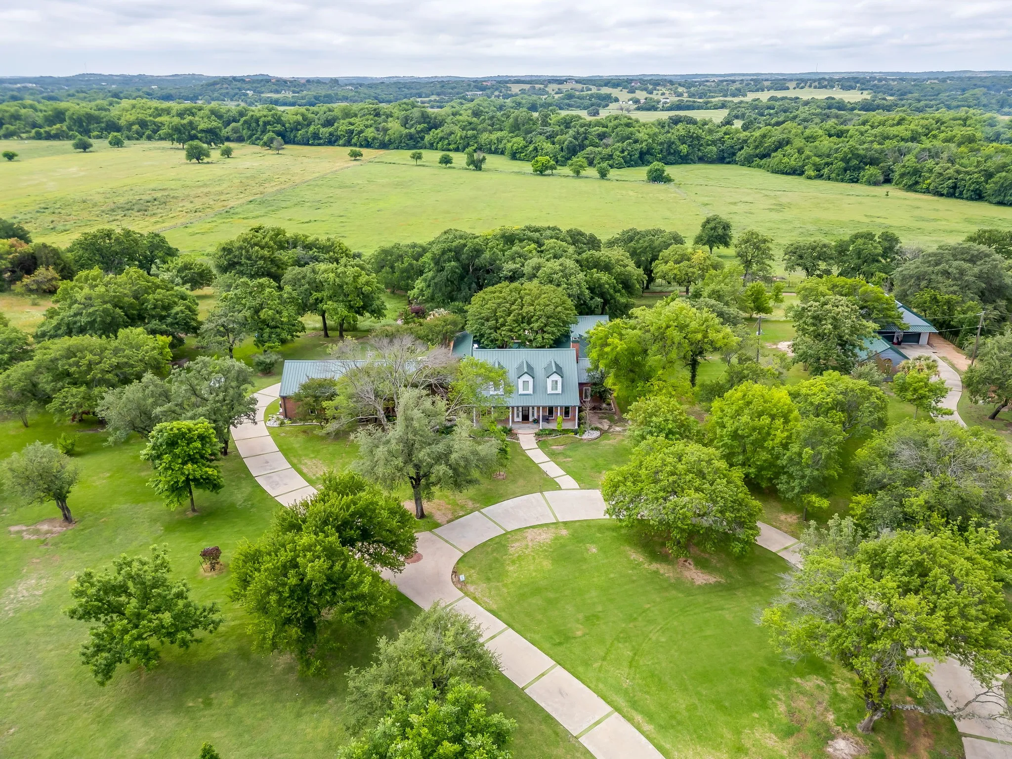 Single Family Residence For Sale in Parker County , 4600 E Bankhead Highway, Hudson Oaks, Texas 76087, 5 Bedroom, 6 Bathroom, 5 Garage spaces, 4,003 Sqft, built in 1986, mls#21330702, Real Estate Agent in Hudson Oaks, Homes For Sale in Parker county, Homes For Sale in Hudson Oaks, Realtor in Hudson Oaks Texas, Real Estate Brokerage Independent Realty Texas, Luminita Cordes Realtor