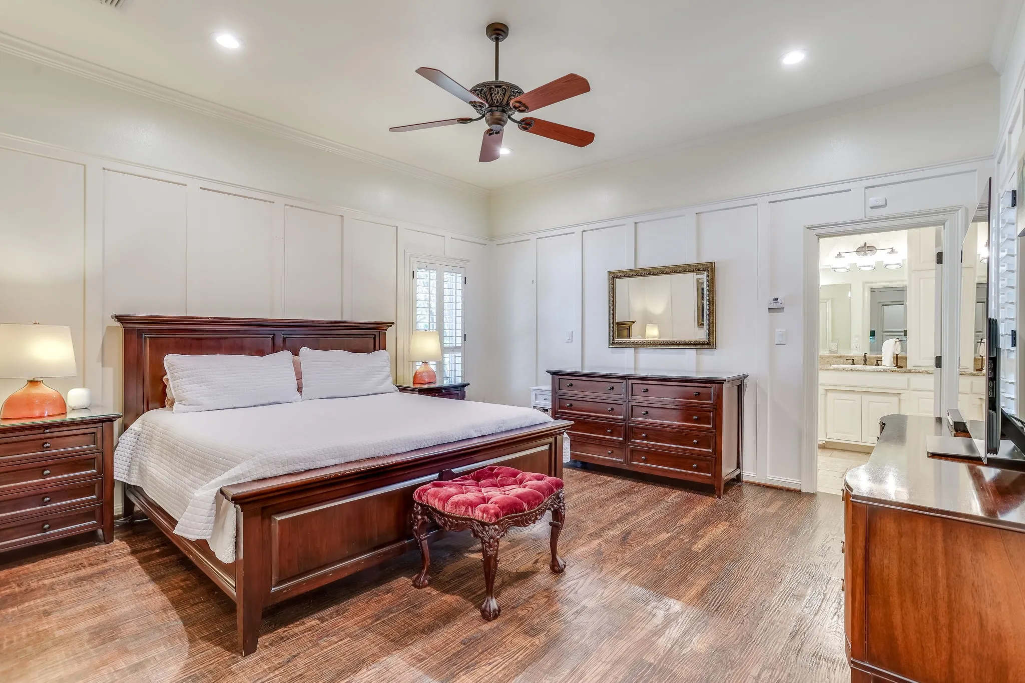Single Family Residence For Sale in Parker County , 4600 E Bankhead Highway, Hudson Oaks, Texas 76087, 5 Bedroom, 6 Bathroom, 5 Garage spaces, 4,003 Sqft, built in 1986, mls#21330702, Real Estate Agent in Hudson Oaks, Homes For Sale in Parker county, Homes For Sale in Hudson Oaks, Realtor in Hudson Oaks Texas, Real Estate Brokerage Independent Realty Texas, Luminita Cordes Realtor