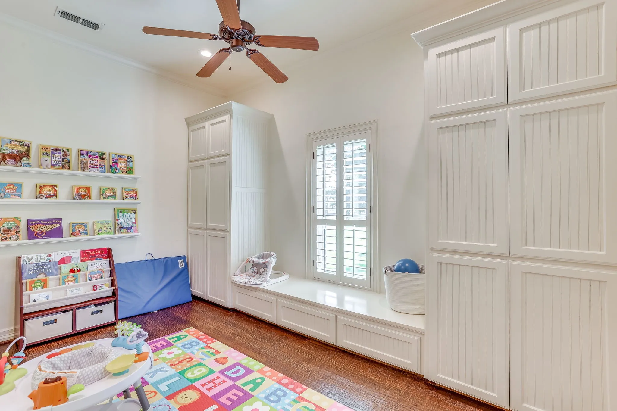 Single Family Residence For Sale in Parker County , 4600 E Bankhead Highway, Hudson Oaks, Texas 76087, 5 Bedroom, 6 Bathroom, 5 Garage spaces, 4,003 Sqft, built in 1986, mls#21330702, Real Estate Agent in Hudson Oaks, Homes For Sale in Parker county, Homes For Sale in Hudson Oaks, Realtor in Hudson Oaks Texas, Real Estate Brokerage Independent Realty Texas, Luminita Cordes Realtor