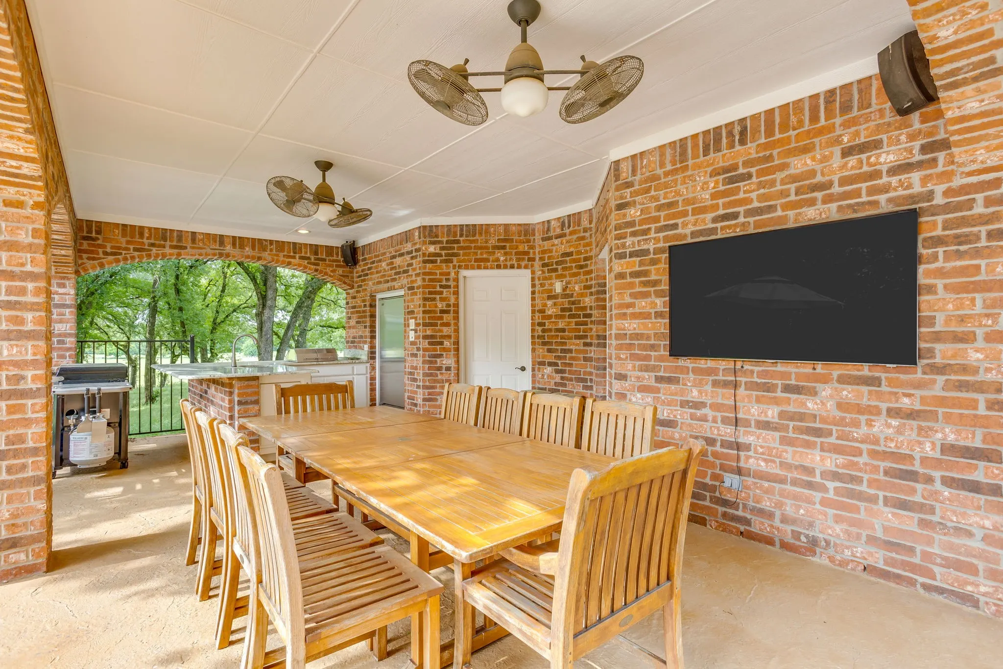 Single Family Residence For Sale in Parker County , 4600 E Bankhead Highway, Hudson Oaks, Texas 76087, 5 Bedroom, 6 Bathroom, 5 Garage spaces, 4,003 Sqft, built in 1986, mls#21330702, Real Estate Agent in Hudson Oaks, Homes For Sale in Parker county, Homes For Sale in Hudson Oaks, Realtor in Hudson Oaks Texas, Real Estate Brokerage Independent Realty Texas, Luminita Cordes Realtor