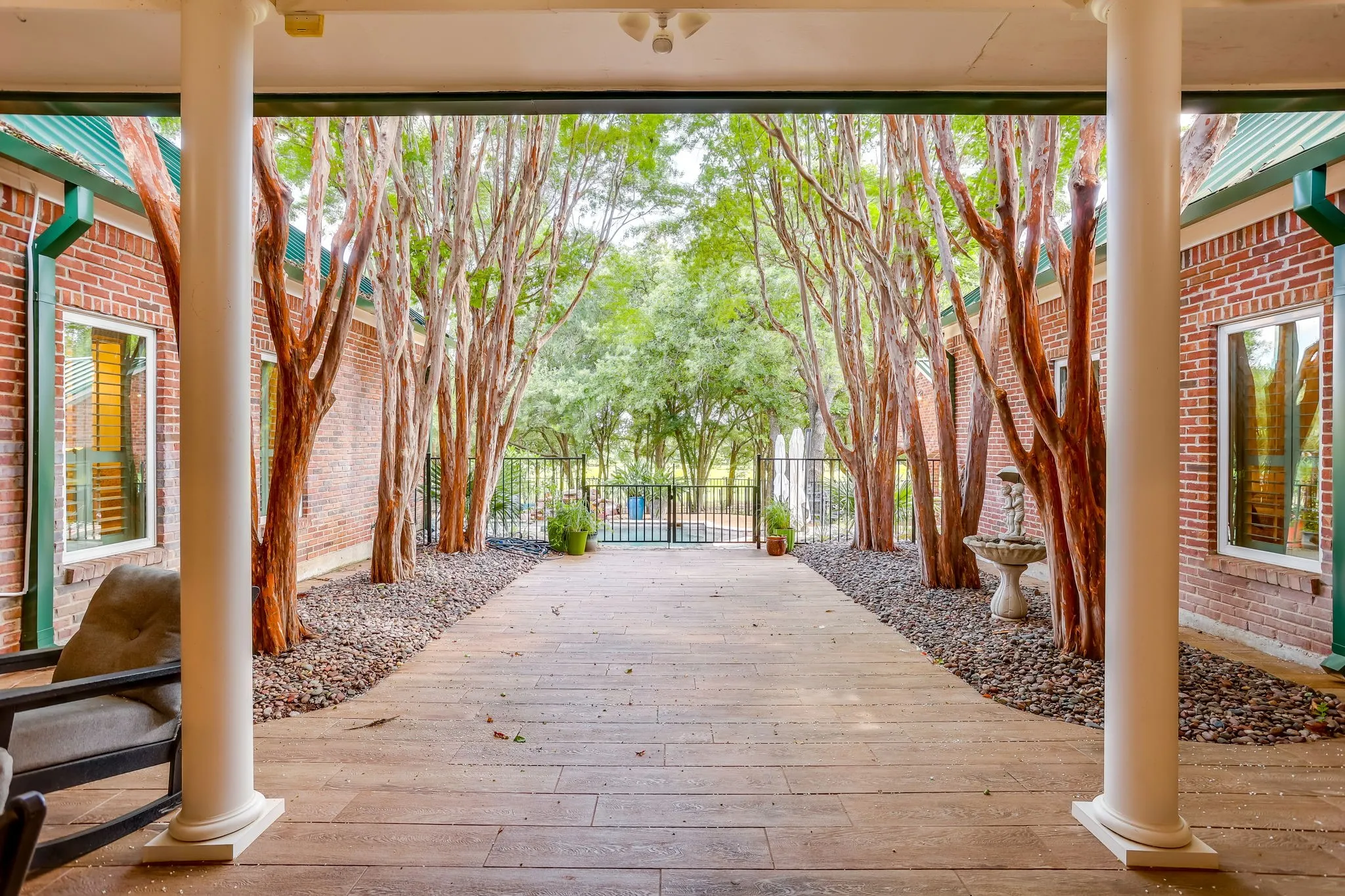 Single Family Residence For Sale in Parker County , 4600 E Bankhead Highway, Hudson Oaks, Texas 76087, 5 Bedroom, 6 Bathroom, 5 Garage spaces, 4,003 Sqft, built in 1986, mls#21330702, Real Estate Agent in Hudson Oaks, Homes For Sale in Parker county, Homes For Sale in Hudson Oaks, Realtor in Hudson Oaks Texas, Real Estate Brokerage Independent Realty Texas, Luminita Cordes Realtor