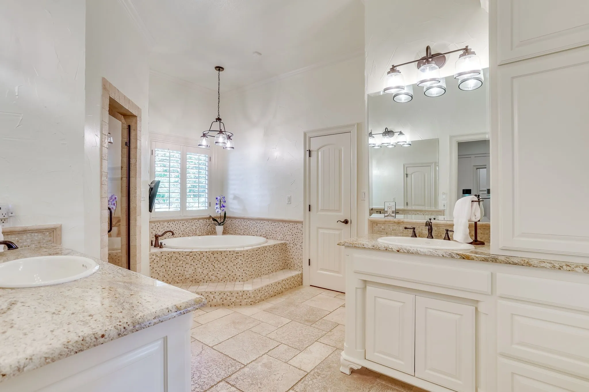 Single Family Residence For Sale in Parker County , 4600 E Bankhead Highway, Hudson Oaks, Texas 76087, 5 Bedroom, 6 Bathroom, 5 Garage spaces, 4,003 Sqft, built in 1986, mls#21330702, Real Estate Agent in Hudson Oaks, Homes For Sale in Parker county, Homes For Sale in Hudson Oaks, Realtor in Hudson Oaks Texas, Real Estate Brokerage Independent Realty Texas, Luminita Cordes Realtor