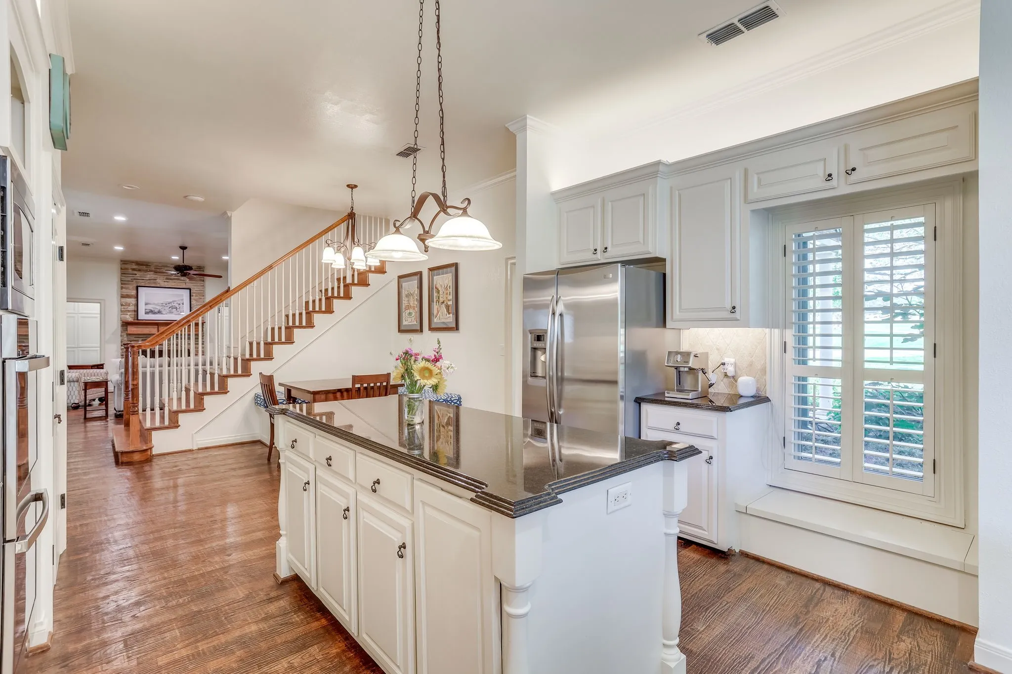 Single Family Residence For Sale in Parker County , 4600 E Bankhead Highway, Hudson Oaks, Texas 76087, 5 Bedroom, 6 Bathroom, 5 Garage spaces, 4,003 Sqft, built in 1986, mls#21330702, Real Estate Agent in Hudson Oaks, Homes For Sale in Parker county, Homes For Sale in Hudson Oaks, Realtor in Hudson Oaks Texas, Real Estate Brokerage Independent Realty Texas, Luminita Cordes Realtor