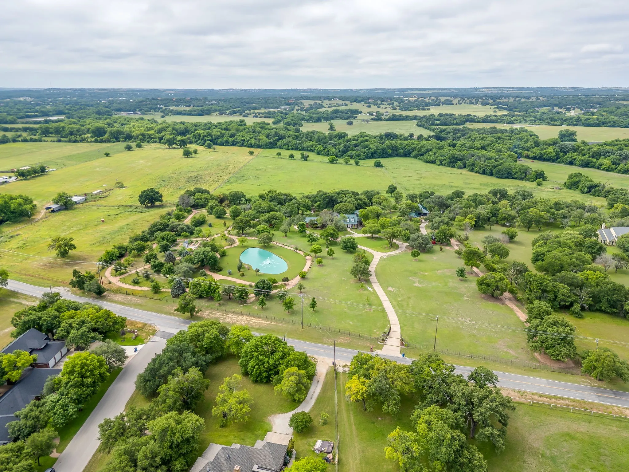 Single Family Residence For Sale in Parker County , 4600 E Bankhead Highway, Hudson Oaks, Texas 76087, 5 Bedroom, 6 Bathroom, 5 Garage spaces, 4,003 Sqft, built in 1986, mls#21330702, Real Estate Agent in Hudson Oaks, Homes For Sale in Parker county, Homes For Sale in Hudson Oaks, Realtor in Hudson Oaks Texas, Real Estate Brokerage Independent Realty Texas, Luminita Cordes Realtor