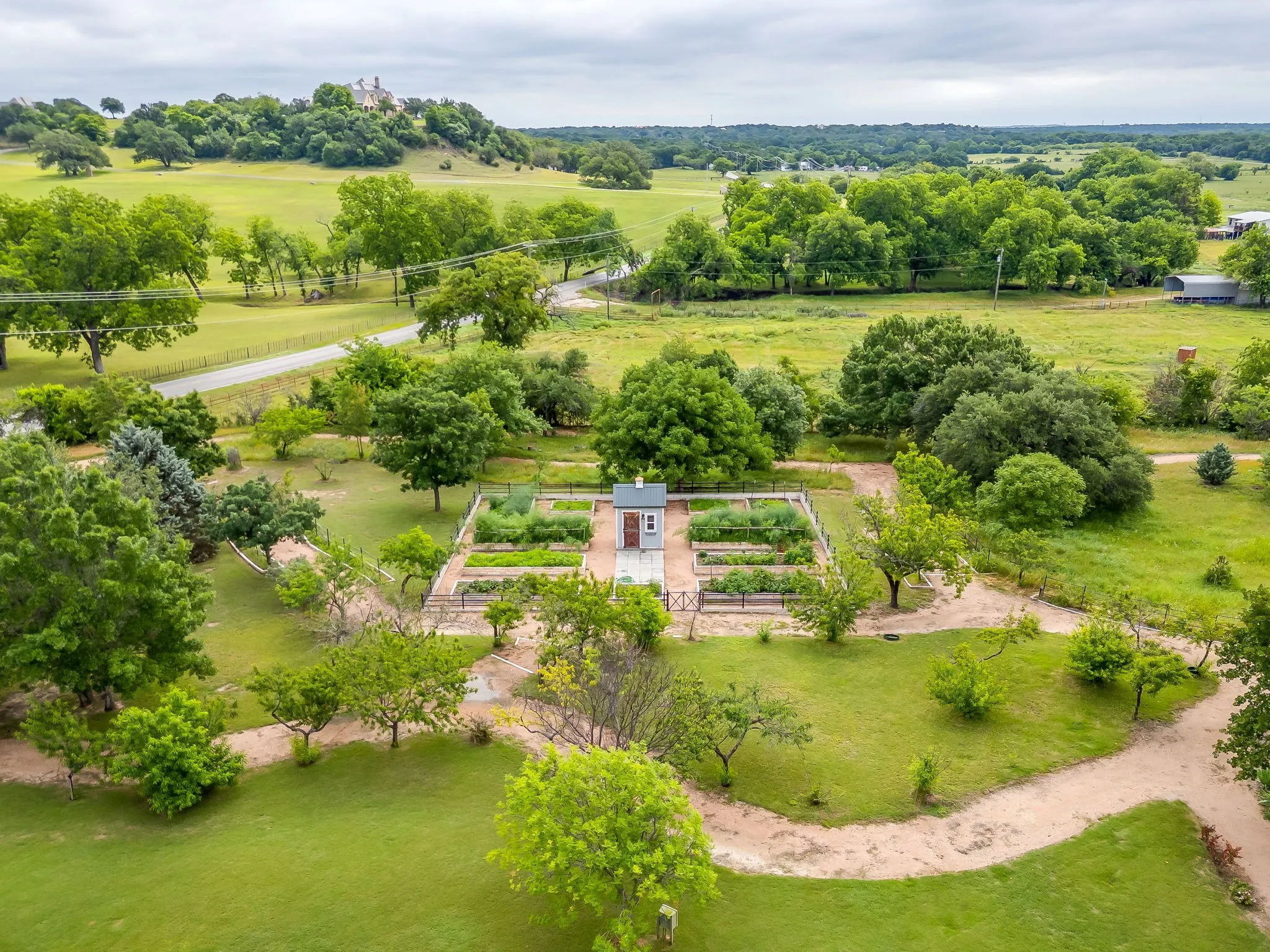 Single Family Residence For Sale in Parker County , 4600 E Bankhead Highway, Hudson Oaks, Texas 76087, 5 Bedroom, 6 Bathroom, 5 Garage spaces, 4,003 Sqft, built in 1986, mls#21330702, Real Estate Agent in Hudson Oaks, Homes For Sale in Parker county, Homes For Sale in Hudson Oaks, Realtor in Hudson Oaks Texas, Real Estate Brokerage Independent Realty Texas, Luminita Cordes Realtor