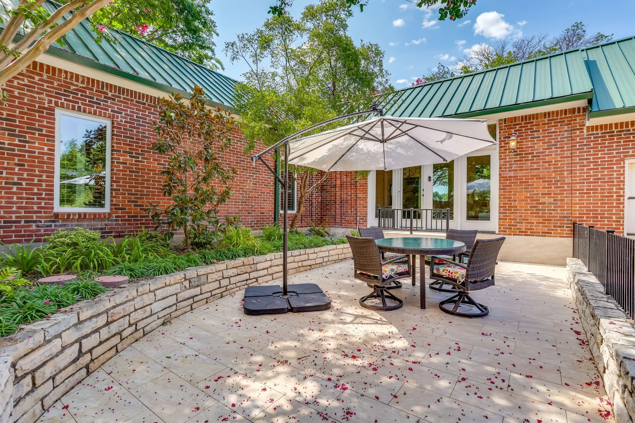 Single Family Residence For Sale in Parker County , 4600 E Bankhead Highway, Hudson Oaks, Texas 76087, 5 Bedroom, 6 Bathroom, 5 Garage spaces, 4,003 Sqft, built in 1986, mls#21330702, Real Estate Agent in Hudson Oaks, Homes For Sale in Parker county, Homes For Sale in Hudson Oaks, Realtor in Hudson Oaks Texas, Real Estate Brokerage Independent Realty Texas, Luminita Cordes Realtor