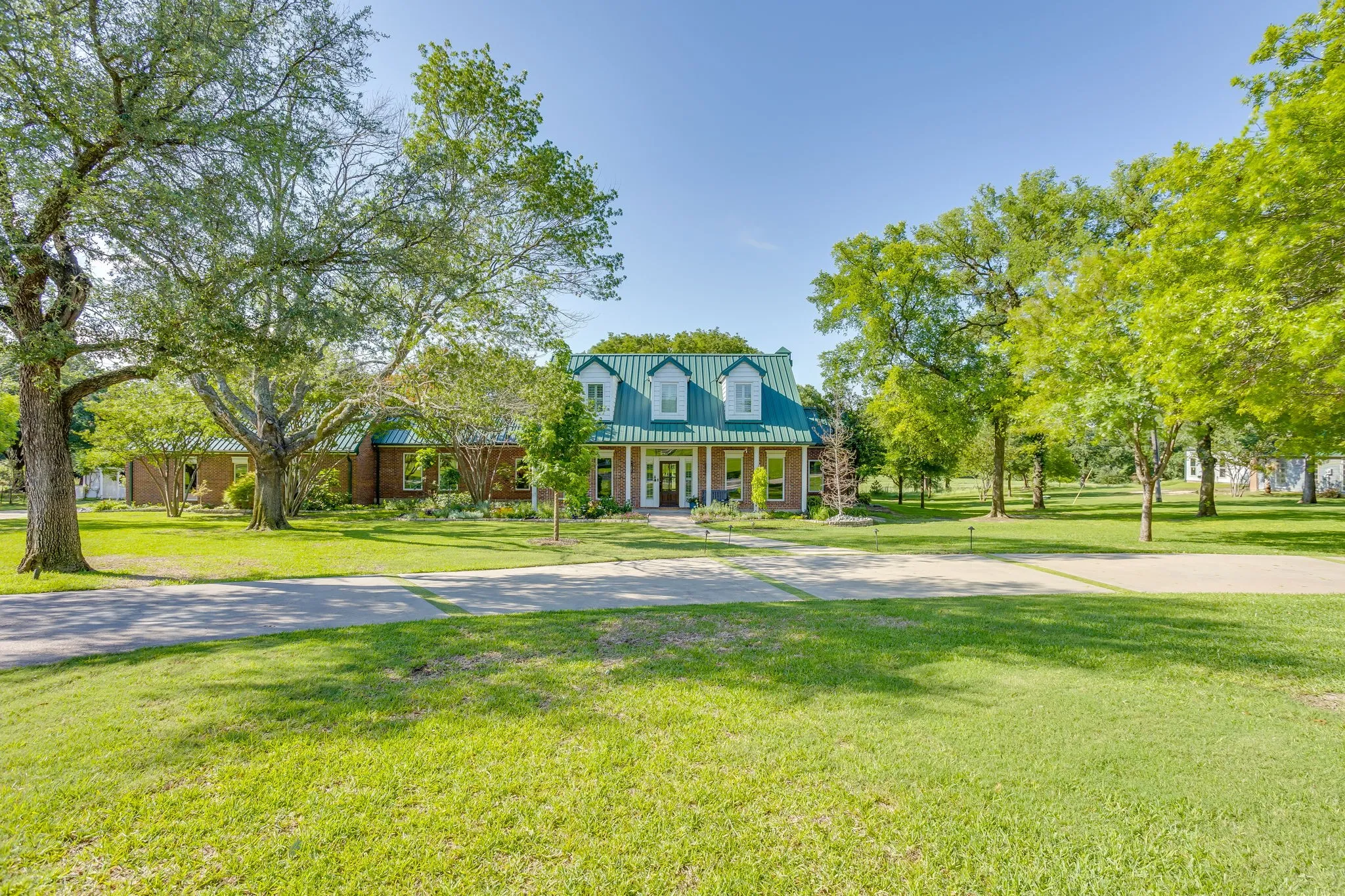 Single Family Residence For Sale in Parker County , 4600 E Bankhead Highway, Hudson Oaks, Texas 76087, 5 Bedroom, 6 Bathroom, 5 Garage spaces, 4,003 Sqft, built in 1986, mls#21330702, Real Estate Agent in Hudson Oaks, Homes For Sale in Parker county, Homes For Sale in Hudson Oaks, Realtor in Hudson Oaks Texas, Real Estate Brokerage Independent Realty Texas, Luminita Cordes Realtor