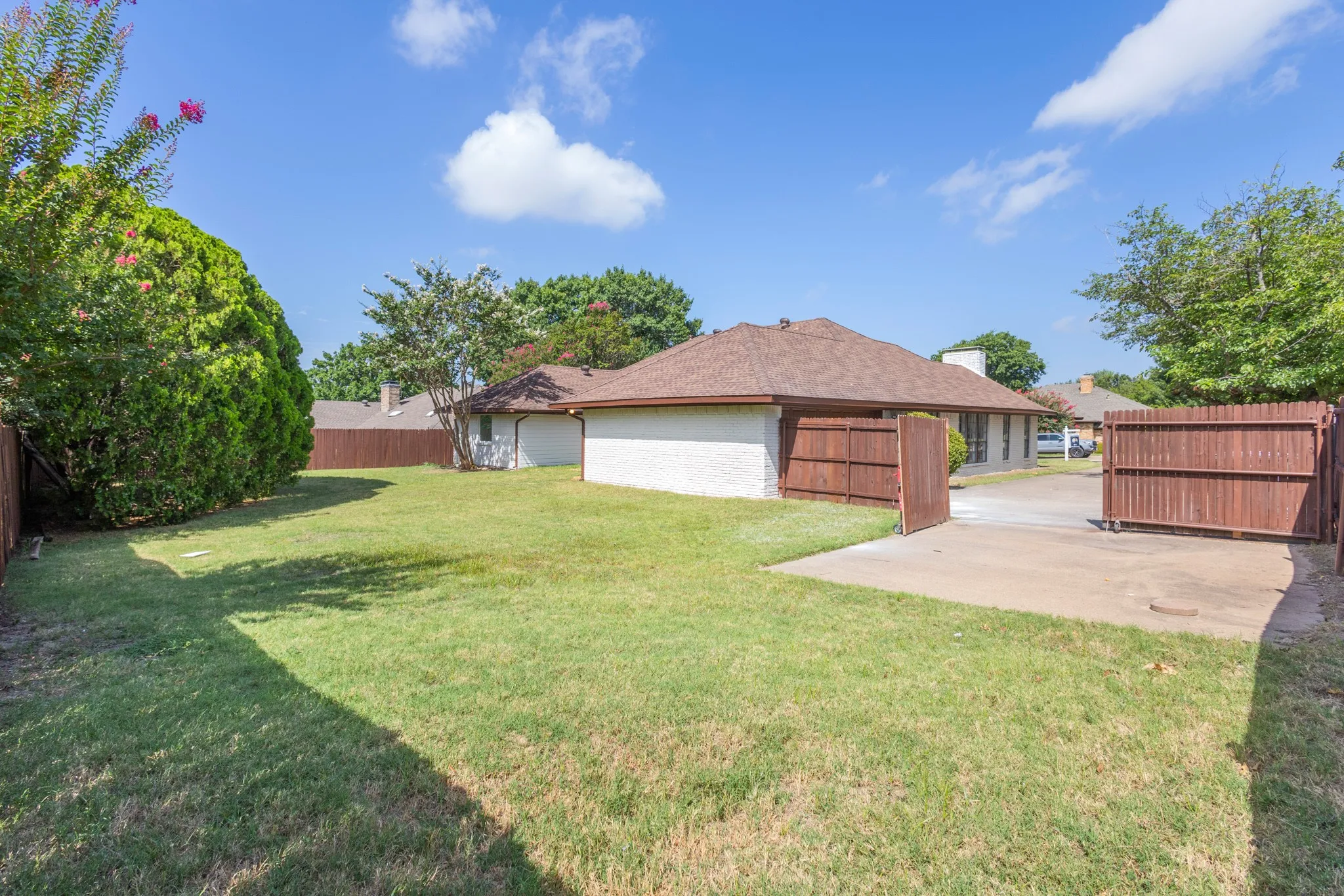 Single Family Residence For Sale in Collin County , 1724 Cordoba Court, Plano, Texas 75074, 4 Bedroom, 3 Bathroom, 2 Garage spaces, 2,512 Sqft, built in 1978, mls#21330955, Real Estate Agent in Plano, Homes For Sale in Collin county, Homes For Sale in Plano, Realtor in Plano Texas, Real Estate Brokerage Independent Realty Texas, Luminita Cordes Realtor