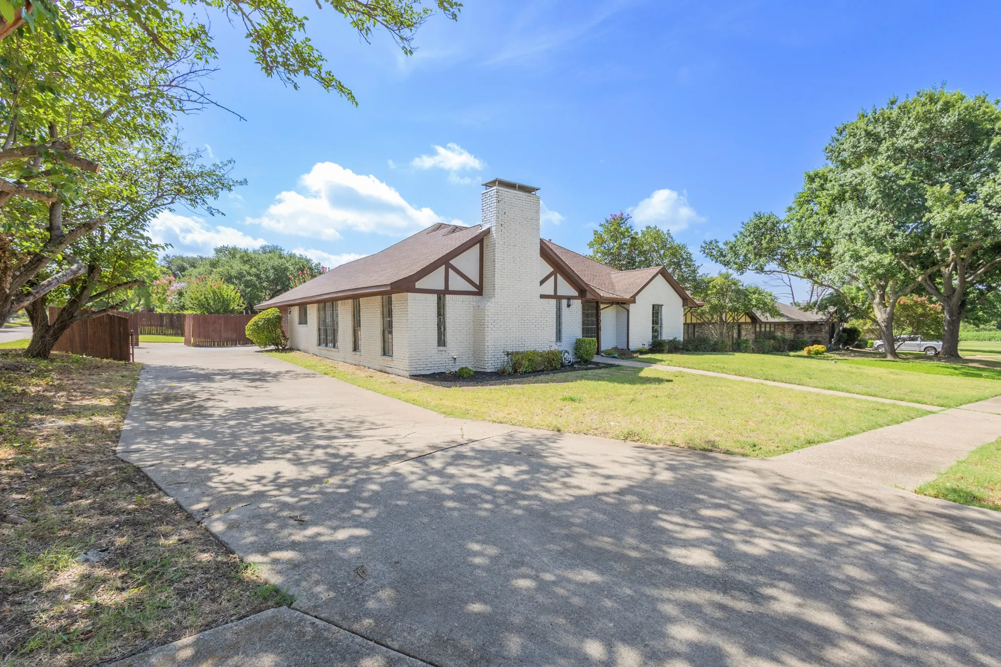 Single Family Residence For Sale in Collin County , 1724 Cordoba Court, Plano, Texas 75074, 4 Bedroom, 3 Bathroom, 2 Garage spaces, 2,512 Sqft, built in 1978, mls#21330955, Real Estate Agent in Plano, Homes For Sale in Collin county, Homes For Sale in Plano, Realtor in Plano Texas, Real Estate Brokerage Independent Realty Texas, Luminita Cordes Realtor