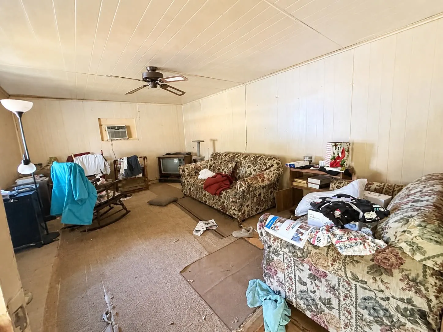 Single Family Residence For Sale in Van Zandt County , 34270 State hwy 64, Wills Point, Texas 75169, 2 Bedroom, 1 Bathroom, Garage spaces, 1,120 Sqft, built in 1961, mls#21330974, Real Estate Agent in Wills Point, Homes For Sale in Van Zandt county, Homes For Sale in Wills Point, Realtor in Wills Point Texas, Real Estate Brokerage Independent Realty Texas, Luminita Cordes Realtor