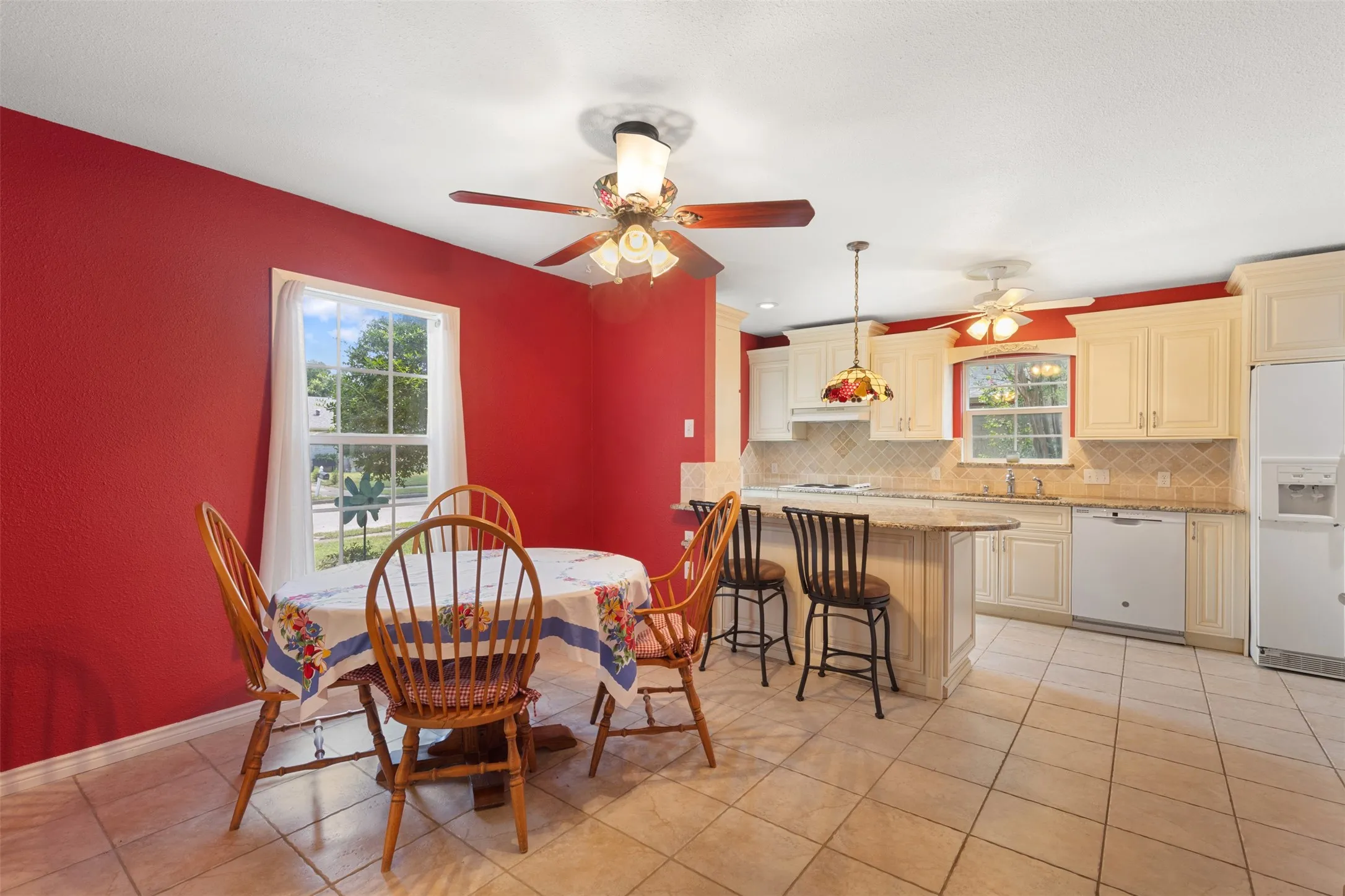 Single Family Residence For Sale in Dallas County , 2825 Pinewood Drive, Garland, Texas 75044, 3 Bedroom, 2 Bathroom, Garage spaces, 1,933 Sqft, built in 1973, mls#21324414, Real Estate Agent in Garland, Homes For Sale in Dallas county, Homes For Sale in Garland, Realtor in Garland Texas, Real Estate Brokerage Independent Realty Texas, Luminita Cordes Realtor