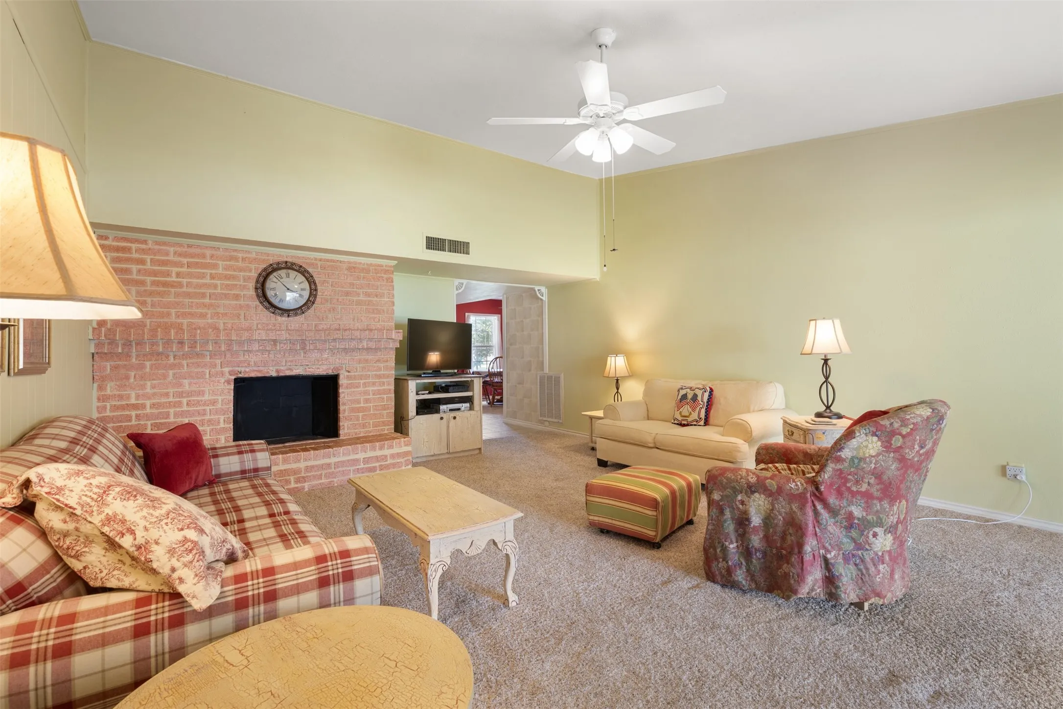 Single Family Residence For Sale in Dallas County , 2825 Pinewood Drive, Garland, Texas 75044, 3 Bedroom, 2 Bathroom, Garage spaces, 1,933 Sqft, built in 1973, mls#21324414, Real Estate Agent in Garland, Homes For Sale in Dallas county, Homes For Sale in Garland, Realtor in Garland Texas, Real Estate Brokerage Independent Realty Texas, Luminita Cordes Realtor