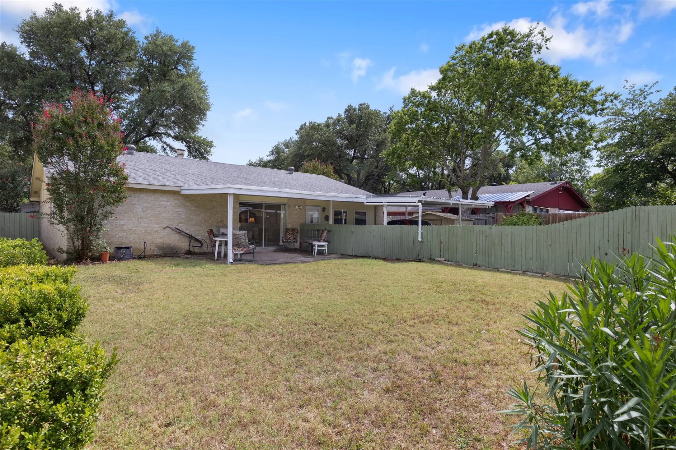 Single Family Residence For Sale in Dallas County , 2825 Pinewood Drive, Garland, Texas 75044, 3 Bedroom, 2 Bathroom, Garage spaces, 1,933 Sqft, built in 1973, mls#21324414, Real Estate Agent in Garland, Homes For Sale in Dallas county, Homes For Sale in Garland, Realtor in Garland Texas, Real Estate Brokerage Independent Realty Texas, Luminita Cordes Realtor