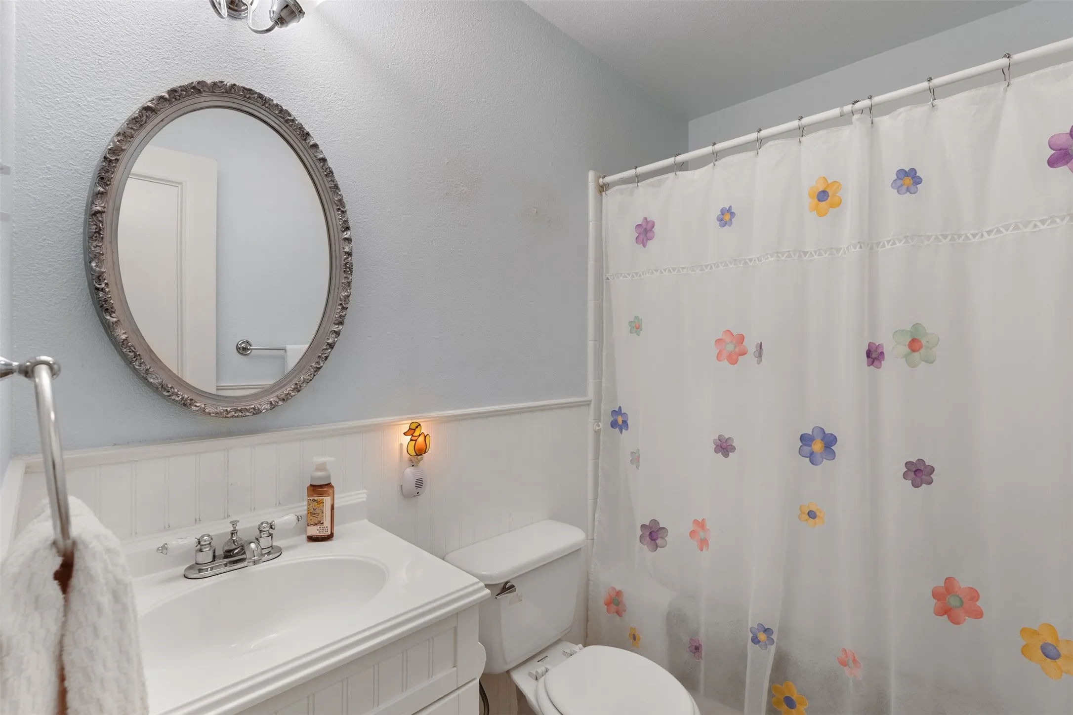 Single Family Residence For Sale in Dallas County , 2825 Pinewood Drive, Garland, Texas 75044, 3 Bedroom, 2 Bathroom, Garage spaces, 1,933 Sqft, built in 1973, mls#21324414, Real Estate Agent in Garland, Homes For Sale in Dallas county, Homes For Sale in Garland, Realtor in Garland Texas, Real Estate Brokerage Independent Realty Texas, Luminita Cordes Realtor