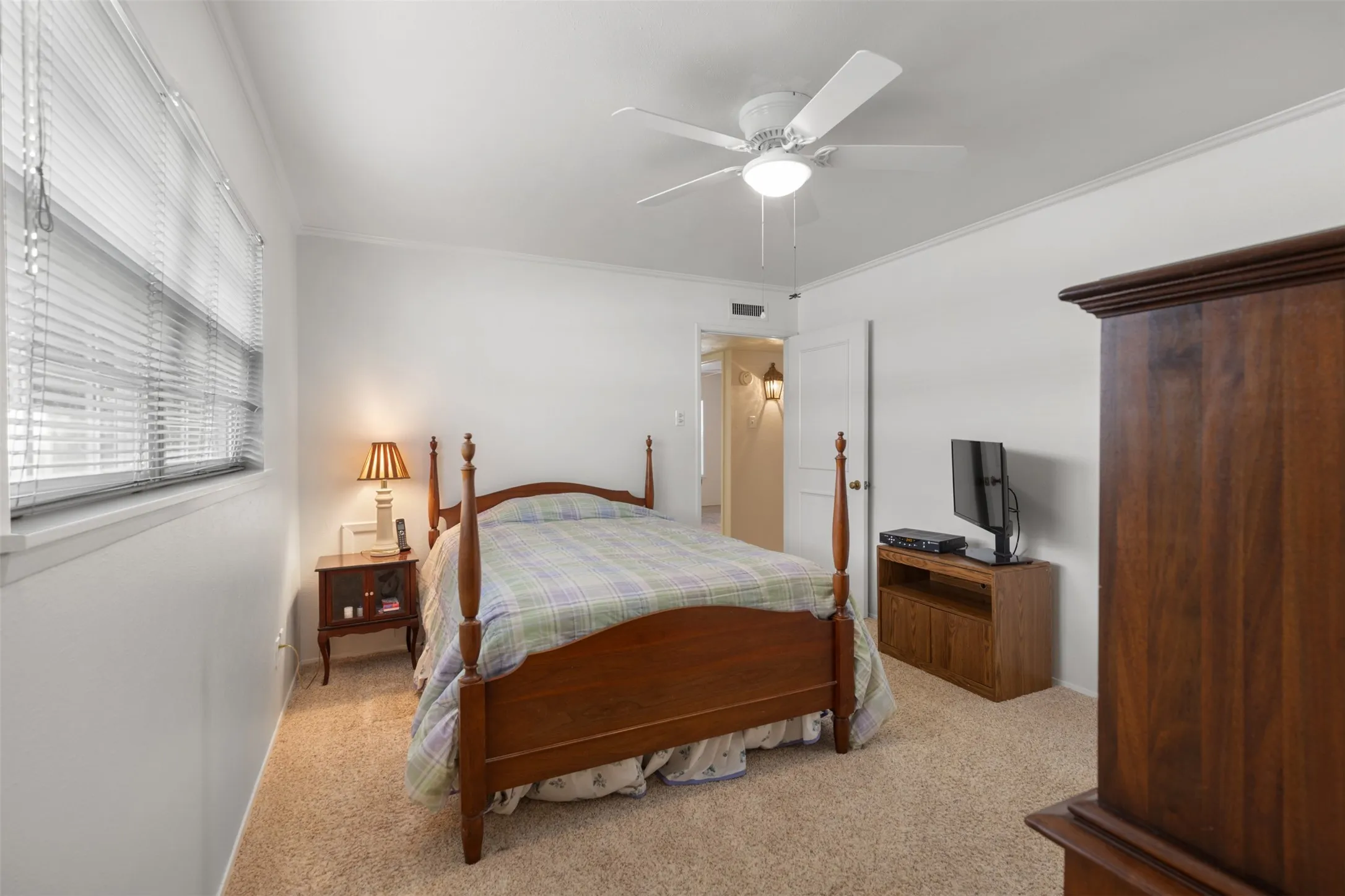 Single Family Residence For Sale in Dallas County , 2825 Pinewood Drive, Garland, Texas 75044, 3 Bedroom, 2 Bathroom, Garage spaces, 1,933 Sqft, built in 1973, mls#21324414, Real Estate Agent in Garland, Homes For Sale in Dallas county, Homes For Sale in Garland, Realtor in Garland Texas, Real Estate Brokerage Independent Realty Texas, Luminita Cordes Realtor