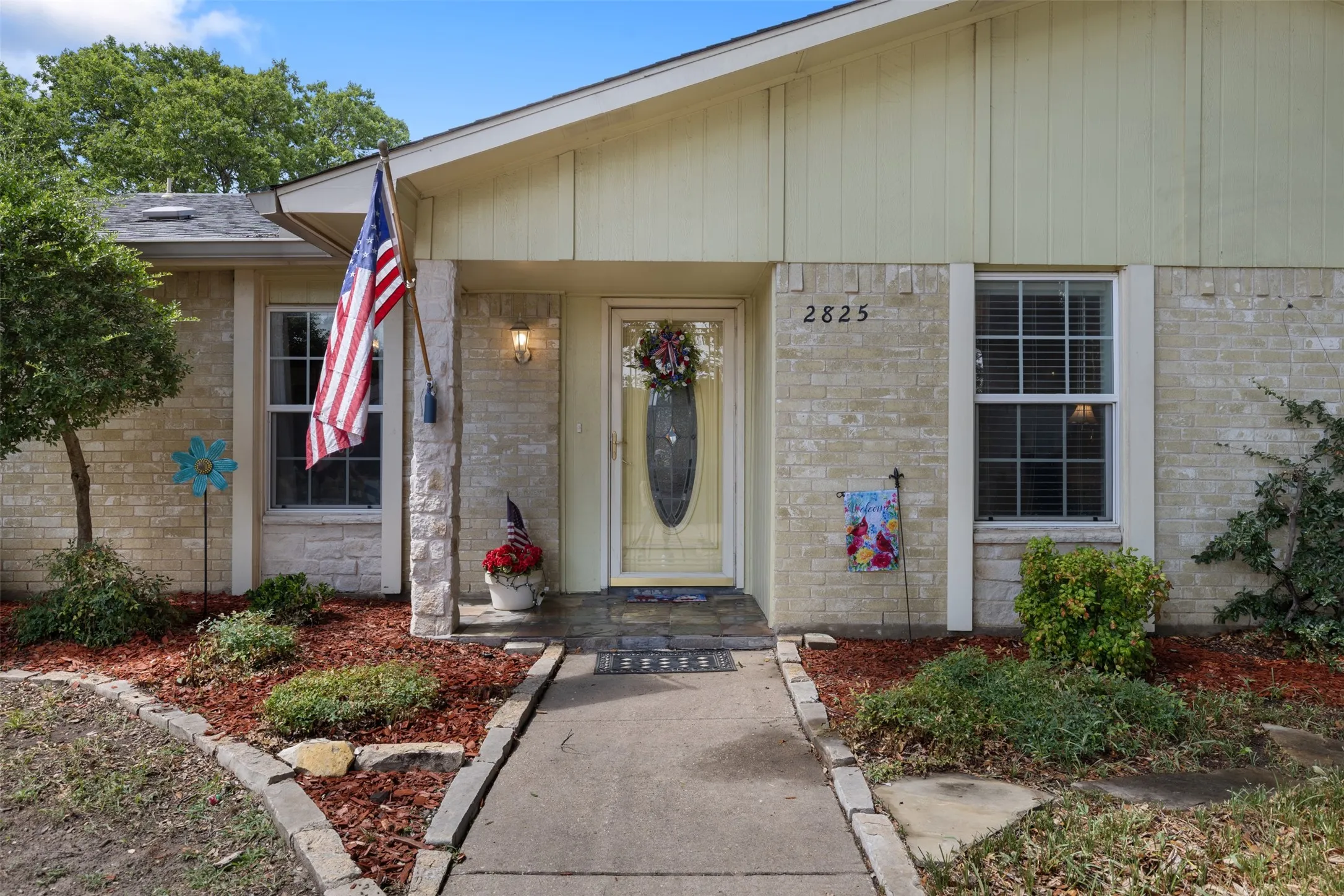 Single Family Residence For Sale in Dallas County , 2825 Pinewood Drive, Garland, Texas 75044, 3 Bedroom, 2 Bathroom, Garage spaces, 1,933 Sqft, built in 1973, mls#21324414, Real Estate Agent in Garland, Homes For Sale in Dallas county, Homes For Sale in Garland, Realtor in Garland Texas, Real Estate Brokerage Independent Realty Texas, Luminita Cordes Realtor