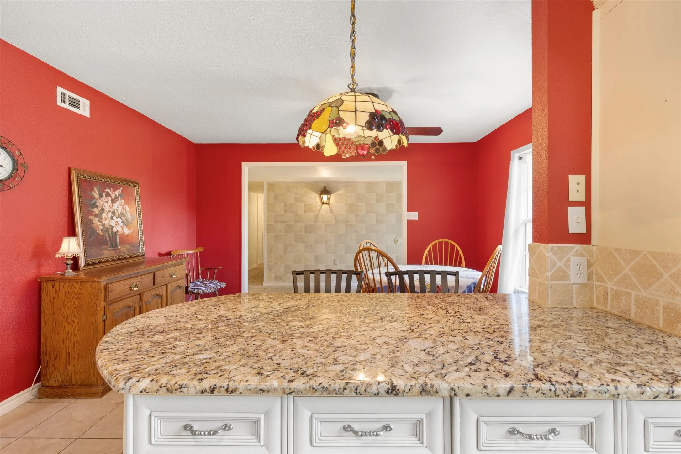 Single Family Residence For Sale in Dallas County , 2825 Pinewood Drive, Garland, Texas 75044, 3 Bedroom, 2 Bathroom, Garage spaces, 1,933 Sqft, built in 1973, mls#21324414, Real Estate Agent in Garland, Homes For Sale in Dallas county, Homes For Sale in Garland, Realtor in Garland Texas, Real Estate Brokerage Independent Realty Texas, Luminita Cordes Realtor