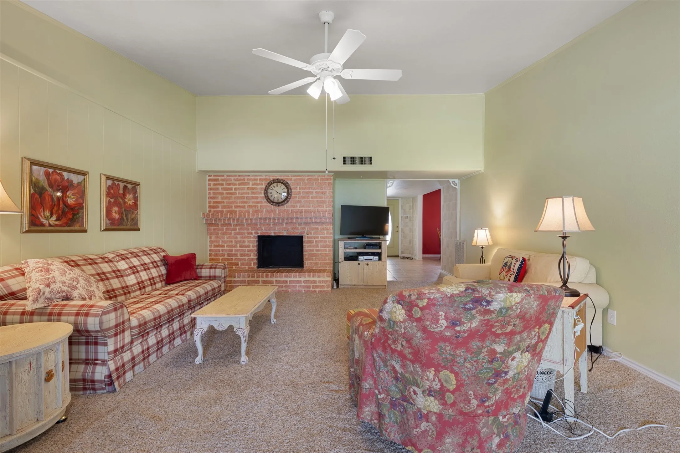 Single Family Residence For Sale in Dallas County , 2825 Pinewood Drive, Garland, Texas 75044, 3 Bedroom, 2 Bathroom, Garage spaces, 1,933 Sqft, built in 1973, mls#21324414, Real Estate Agent in Garland, Homes For Sale in Dallas county, Homes For Sale in Garland, Realtor in Garland Texas, Real Estate Brokerage Independent Realty Texas, Luminita Cordes Realtor