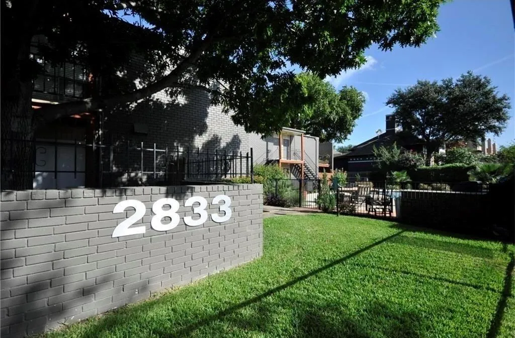Apartment For Rent in Dallas County , 2833 Kings Road 210, Dallas, Texas 75219, 1 Bedroom, 1 Bathroom, Garage spaces, 630 Sqft, built in 1964, mls#21331002, Real Estate Agent in Dallas, Homes For Rent in Dallas county, Homes For Rent in Dallas, Realtor in Dallas Texas, Real Estate Brokerage Independent Realty Texas, Luminita Cordes Realtor
