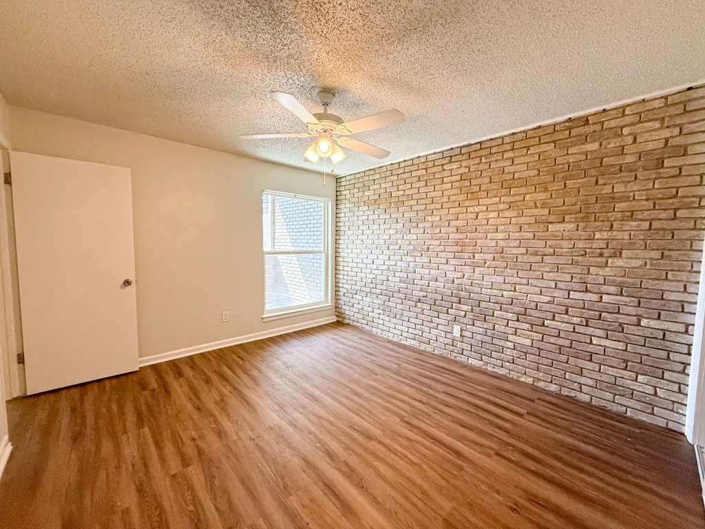 Apartment For Rent in Dallas County , 2833 Kings Road 210, Dallas, Texas 75219, 1 Bedroom, 1 Bathroom, Garage spaces, 630 Sqft, built in 1964, mls#21331002, Real Estate Agent in Dallas, Homes For Rent in Dallas county, Homes For Rent in Dallas, Realtor in Dallas Texas, Real Estate Brokerage Independent Realty Texas, Luminita Cordes Realtor
