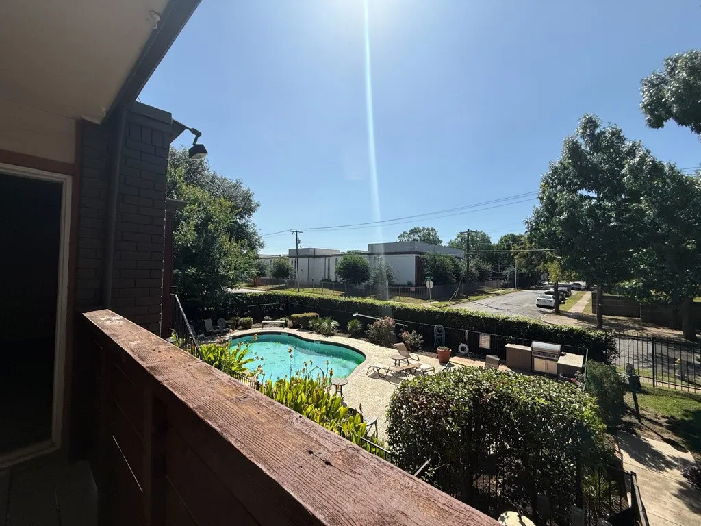 Apartment For Rent in Dallas County , 2833 Kings Road 210, Dallas, Texas 75219, 1 Bedroom, 1 Bathroom, Garage spaces, 630 Sqft, built in 1964, mls#21331002, Real Estate Agent in Dallas, Homes For Rent in Dallas county, Homes For Rent in Dallas, Realtor in Dallas Texas, Real Estate Brokerage Independent Realty Texas, Luminita Cordes Realtor