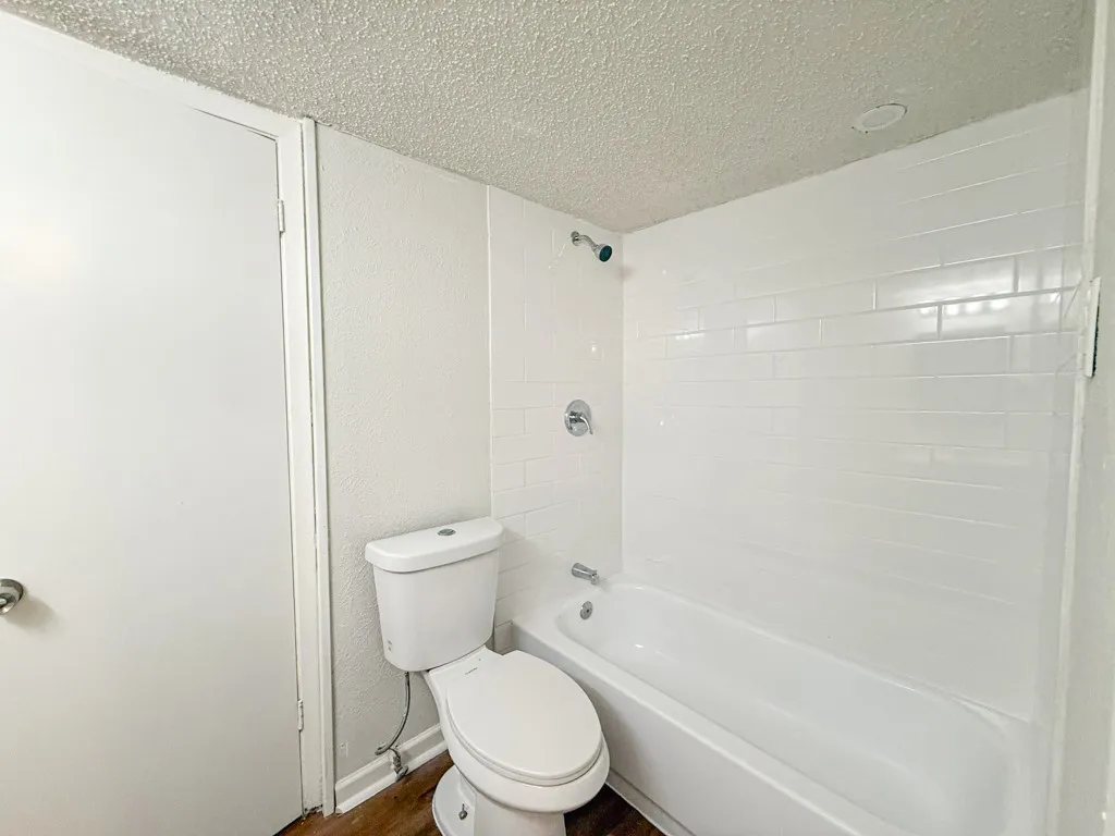 Apartment For Rent in Dallas County , 2833 Kings Road 210, Dallas, Texas 75219, 1 Bedroom, 1 Bathroom, Garage spaces, 630 Sqft, built in 1964, mls#21331002, Real Estate Agent in Dallas, Homes For Rent in Dallas county, Homes For Rent in Dallas, Realtor in Dallas Texas, Real Estate Brokerage Independent Realty Texas, Luminita Cordes Realtor
