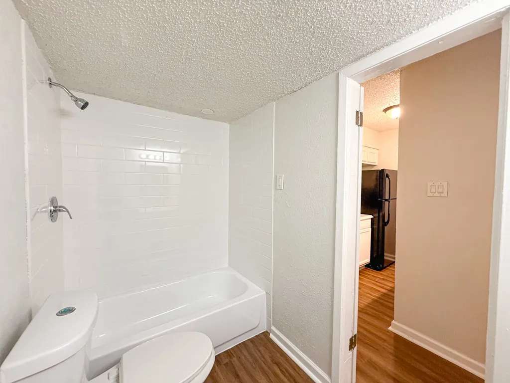 Apartment For Rent in Dallas County , 2833 Kings Road 210, Dallas, Texas 75219, 1 Bedroom, 1 Bathroom, Garage spaces, 630 Sqft, built in 1964, mls#21331002, Real Estate Agent in Dallas, Homes For Rent in Dallas county, Homes For Rent in Dallas, Realtor in Dallas Texas, Real Estate Brokerage Independent Realty Texas, Luminita Cordes Realtor