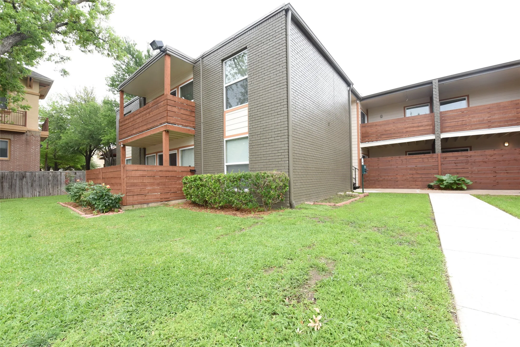 Apartment For Rent in Dallas County , 2833 Kings Road 210, Dallas, Texas 75219, 1 Bedroom, 1 Bathroom, Garage spaces, 630 Sqft, built in 1964, mls#21331002, Real Estate Agent in Dallas, Homes For Rent in Dallas county, Homes For Rent in Dallas, Realtor in Dallas Texas, Real Estate Brokerage Independent Realty Texas, Luminita Cordes Realtor