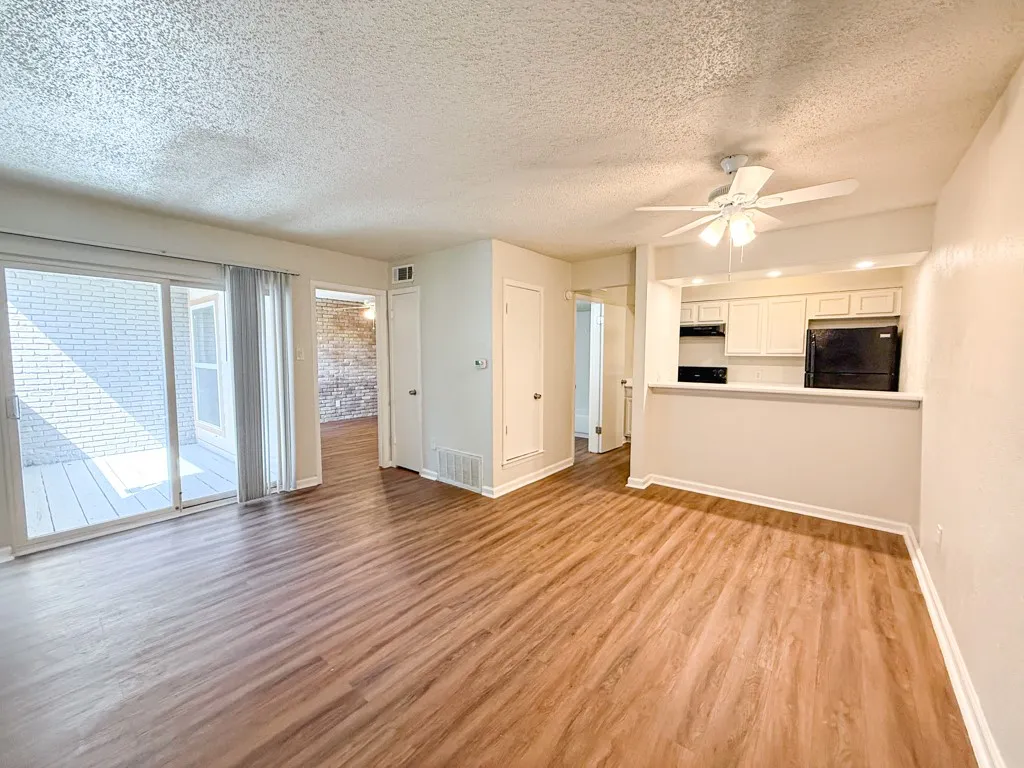 Apartment For Rent in Dallas County , 2833 Kings Road 210, Dallas, Texas 75219, 1 Bedroom, 1 Bathroom, Garage spaces, 630 Sqft, built in 1964, mls#21331002, Real Estate Agent in Dallas, Homes For Rent in Dallas county, Homes For Rent in Dallas, Realtor in Dallas Texas, Real Estate Brokerage Independent Realty Texas, Luminita Cordes Realtor