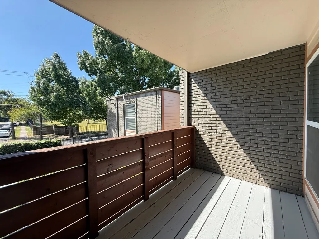 Apartment For Rent in Dallas County , 2833 Kings Road 210, Dallas, Texas 75219, 1 Bedroom, 1 Bathroom, Garage spaces, 630 Sqft, built in 1964, mls#21331002, Real Estate Agent in Dallas, Homes For Rent in Dallas county, Homes For Rent in Dallas, Realtor in Dallas Texas, Real Estate Brokerage Independent Realty Texas, Luminita Cordes Realtor