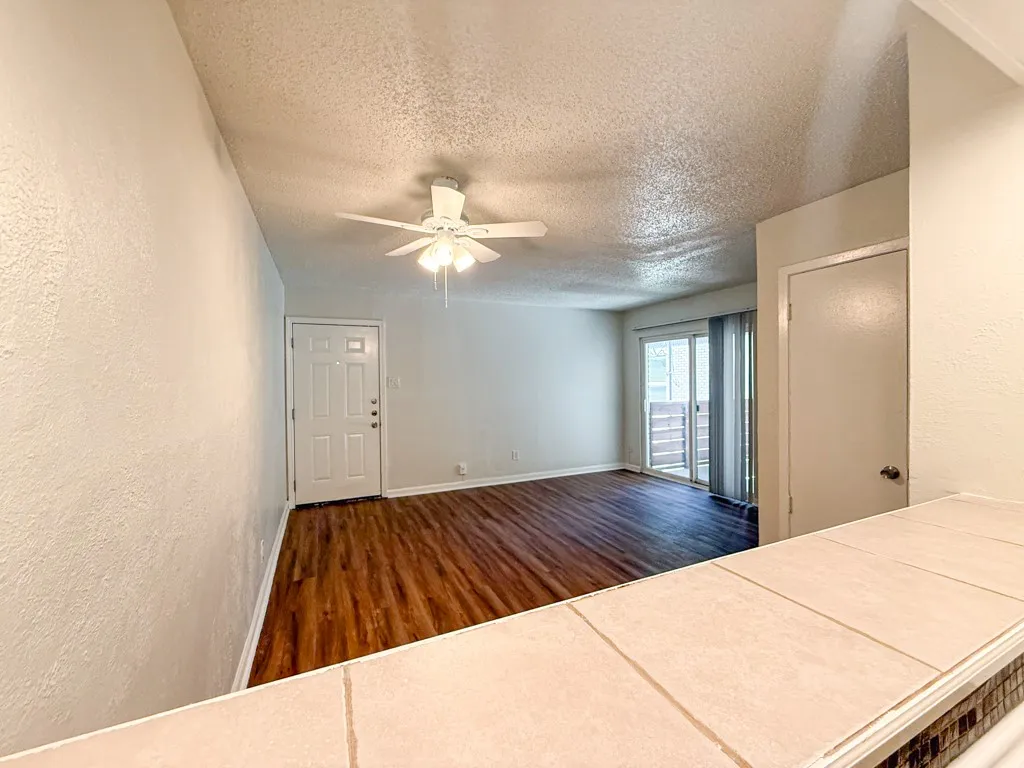 Apartment For Rent in Dallas County , 2833 Kings Road 210, Dallas, Texas 75219, 1 Bedroom, 1 Bathroom, Garage spaces, 630 Sqft, built in 1964, mls#21331002, Real Estate Agent in Dallas, Homes For Rent in Dallas county, Homes For Rent in Dallas, Realtor in Dallas Texas, Real Estate Brokerage Independent Realty Texas, Luminita Cordes Realtor
